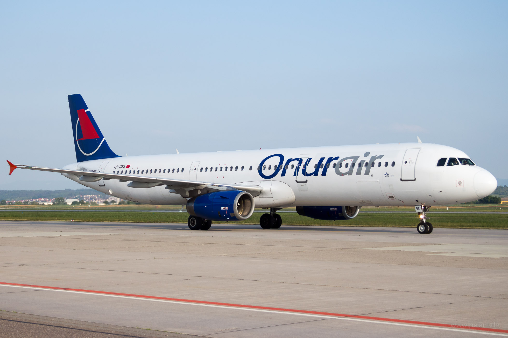 TC-OEA Onur Air Airbus A321 in Stuttgart / STR