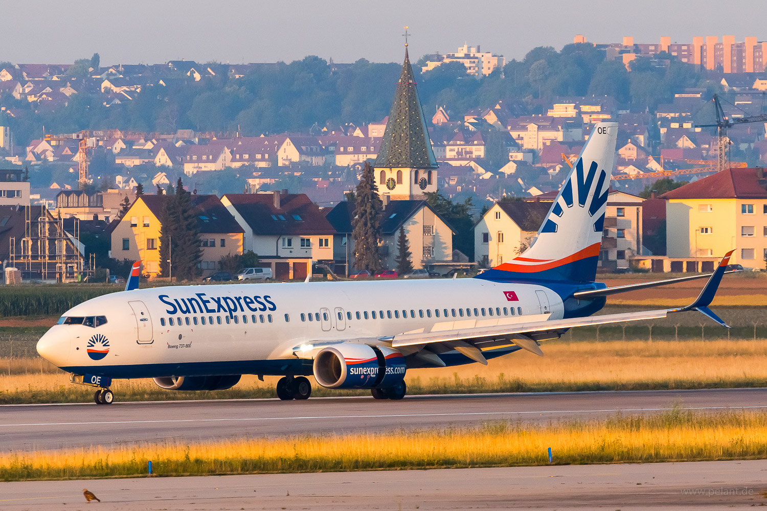 TC-SOE SunExpress Boeing 737-8HC in Stuttgart / STR