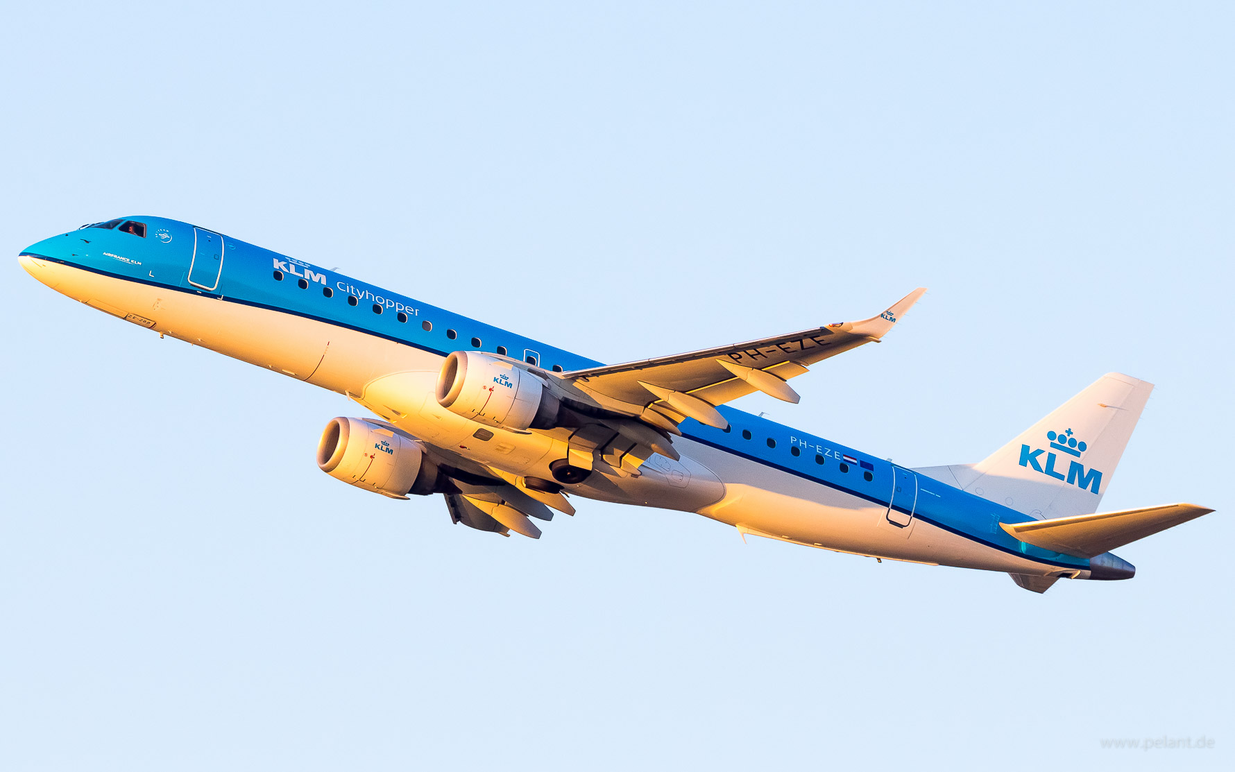 PH-EZE KLM cityhopper Embraer 190 in Stuttgart / STR