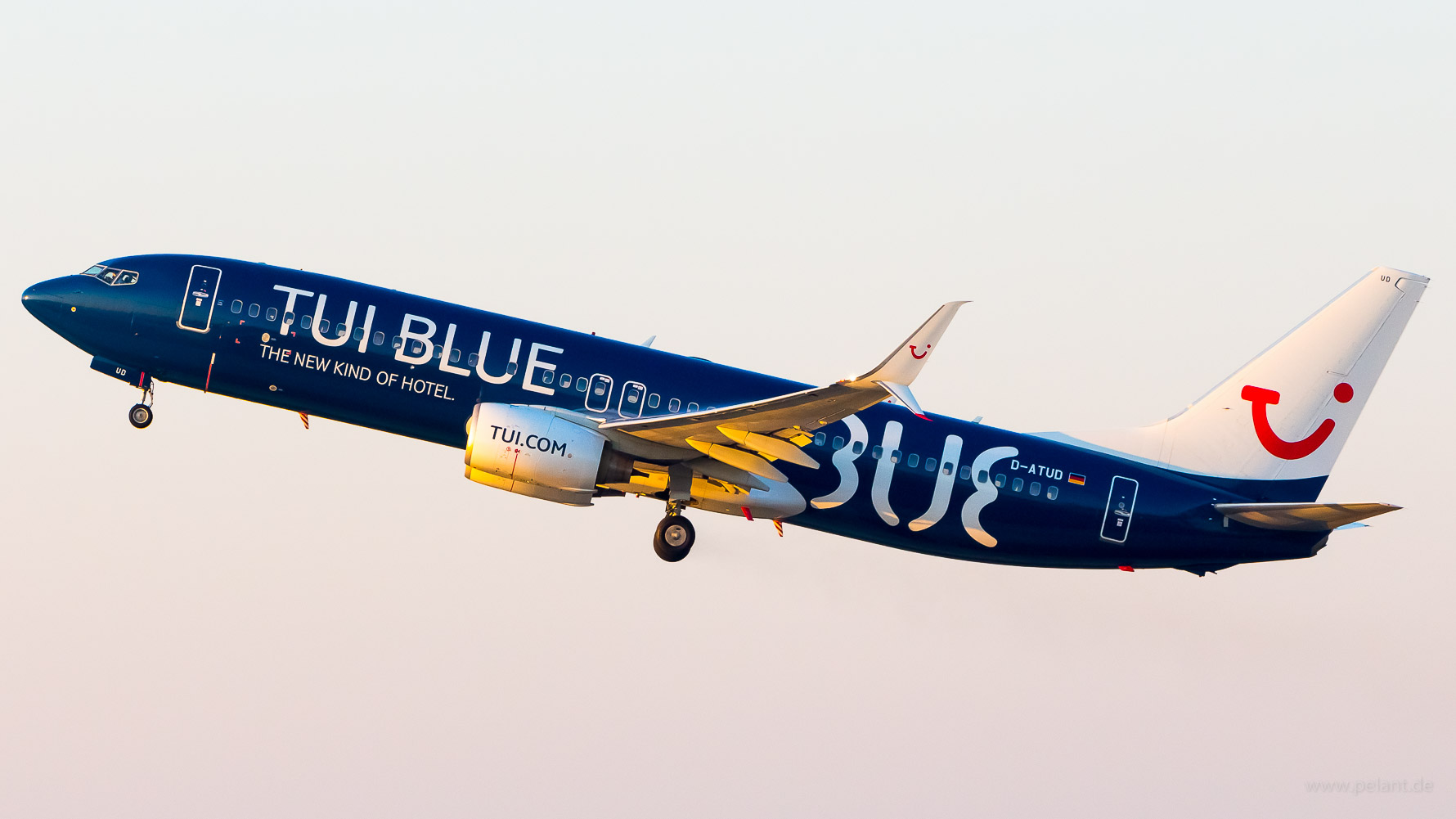 D-ATUD TUIfly Boeing 737-8K5 in Stuttgart / STR (TUI Blue Livery)