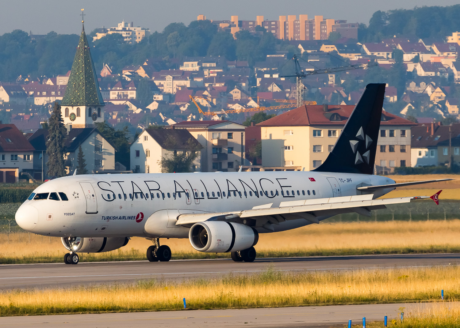 TC-JPF Turkish Airlines Airbus A320-232 in Stuttgart / STR (Star Alliance Livery)