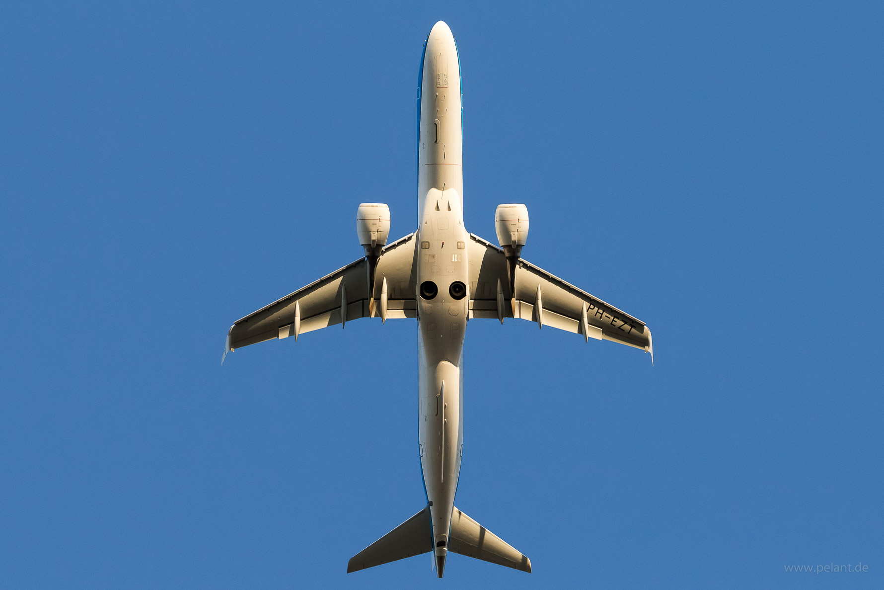 PH-EZT KLM cityhopper Embraer 190 in Stuttgart / STR