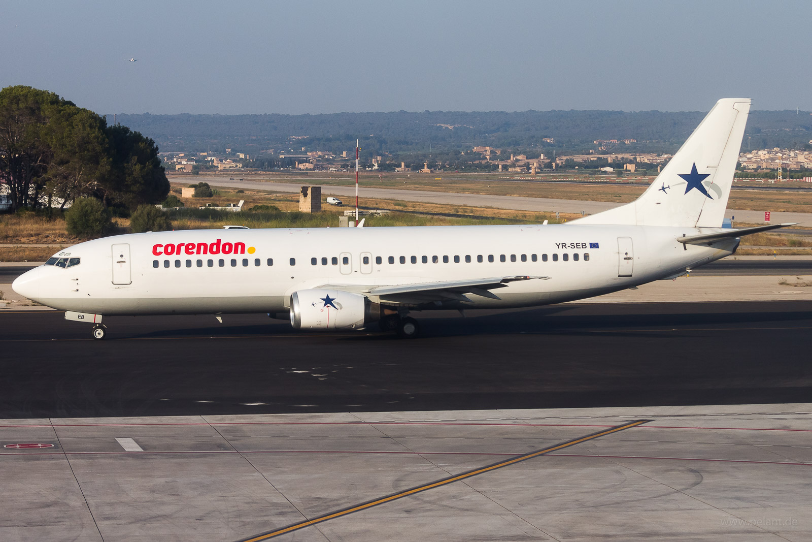 YR-SEB Corendon Airlines Boeing 737-484 in Palma de Mallorca / PMI