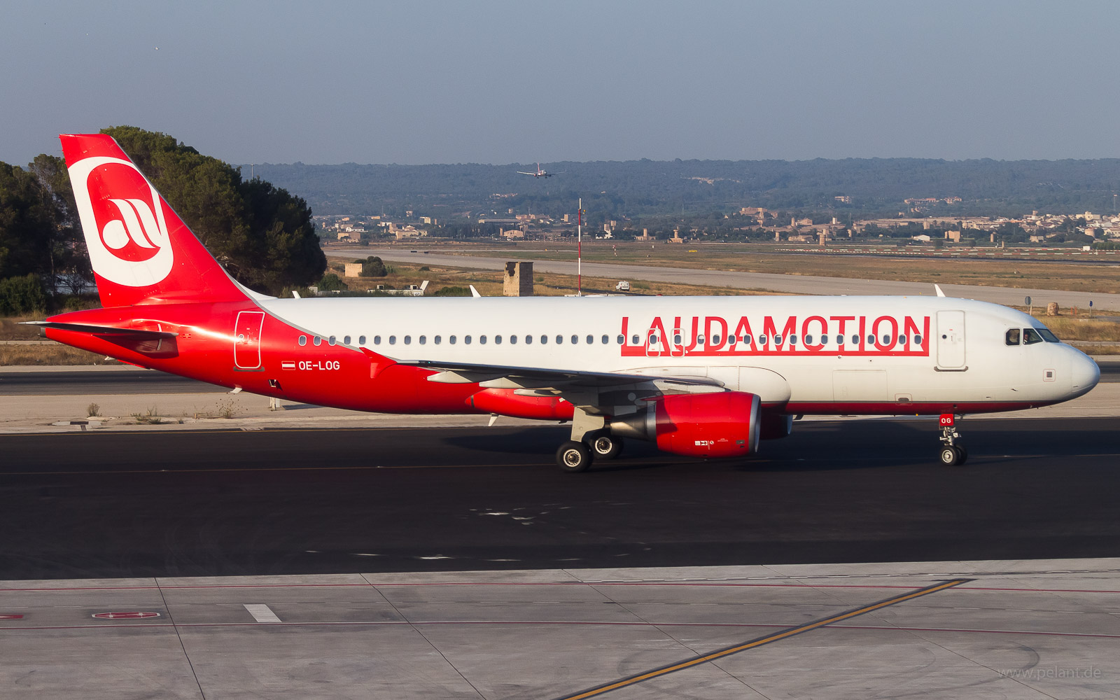 OE-LOG Laudamotion Airbus A320-214 in Palma de Mallorca / PMI