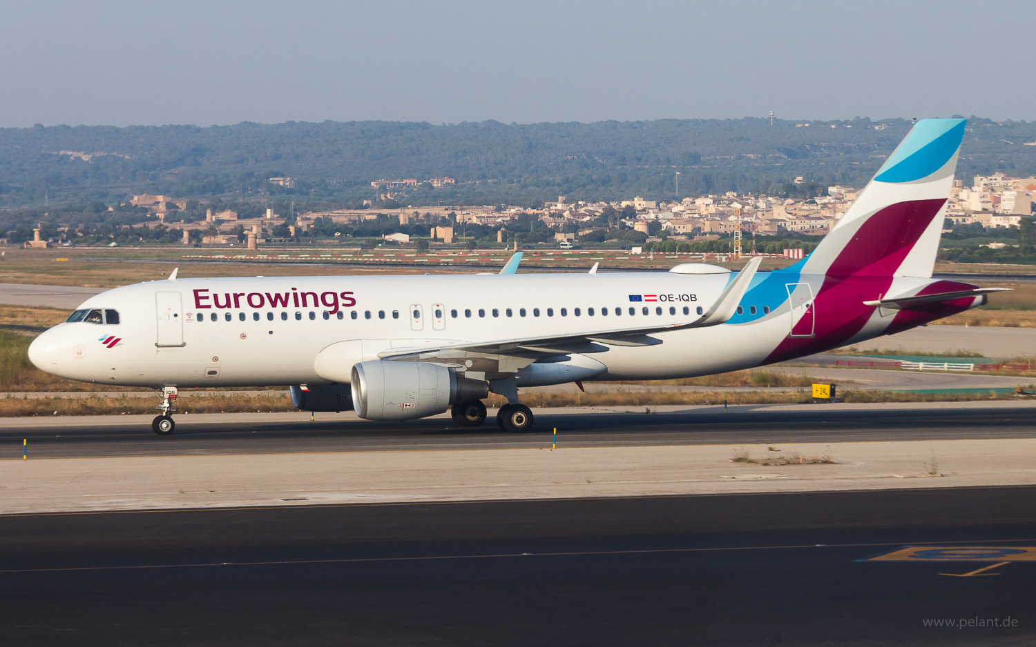 OE-IQB Eurowings Airbus A320-214 in Palma de Mallorca / PMI