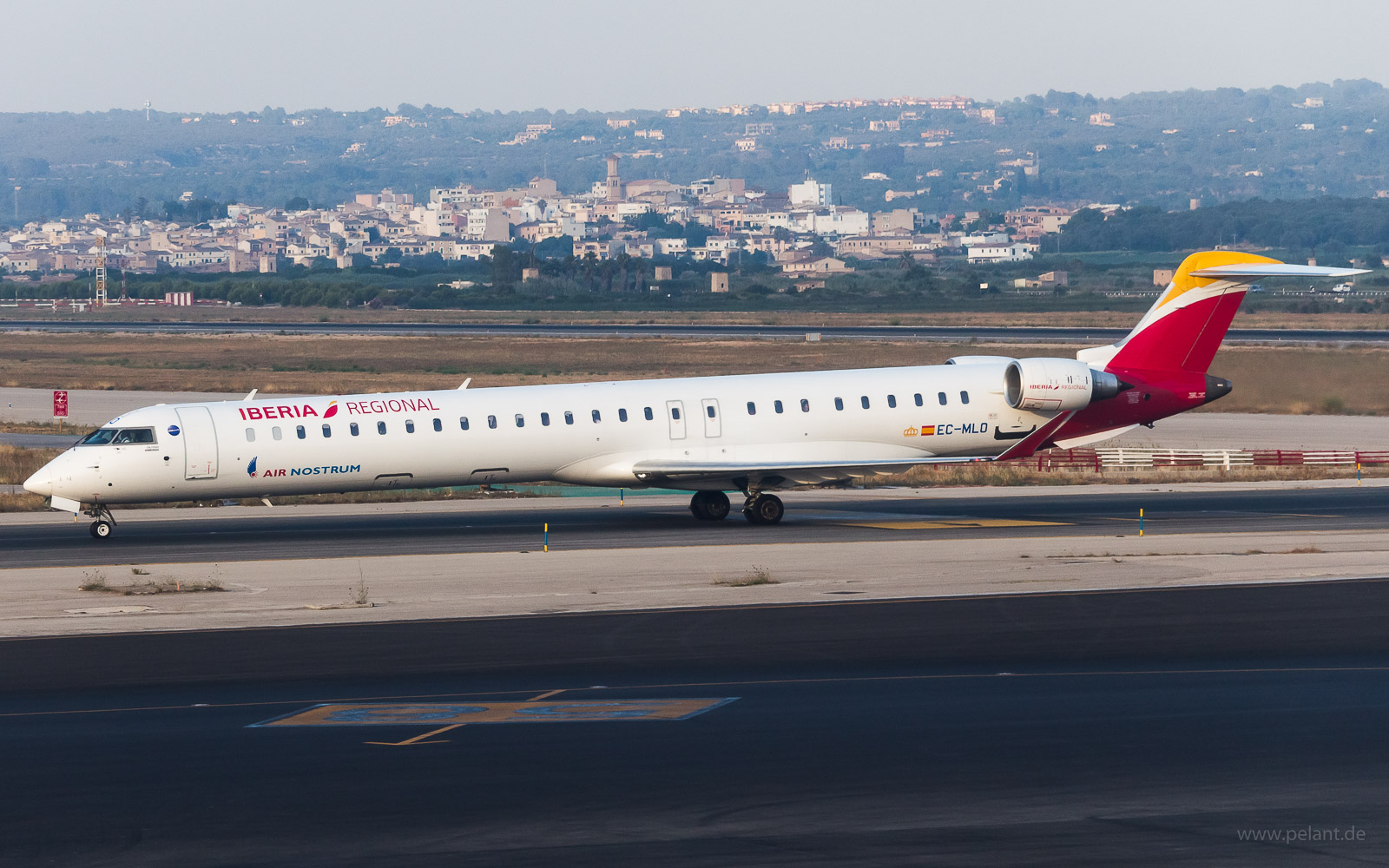EC-MLO Air Nostrum Bombardier CRJ1000 in Palma de Mallorca / PMI