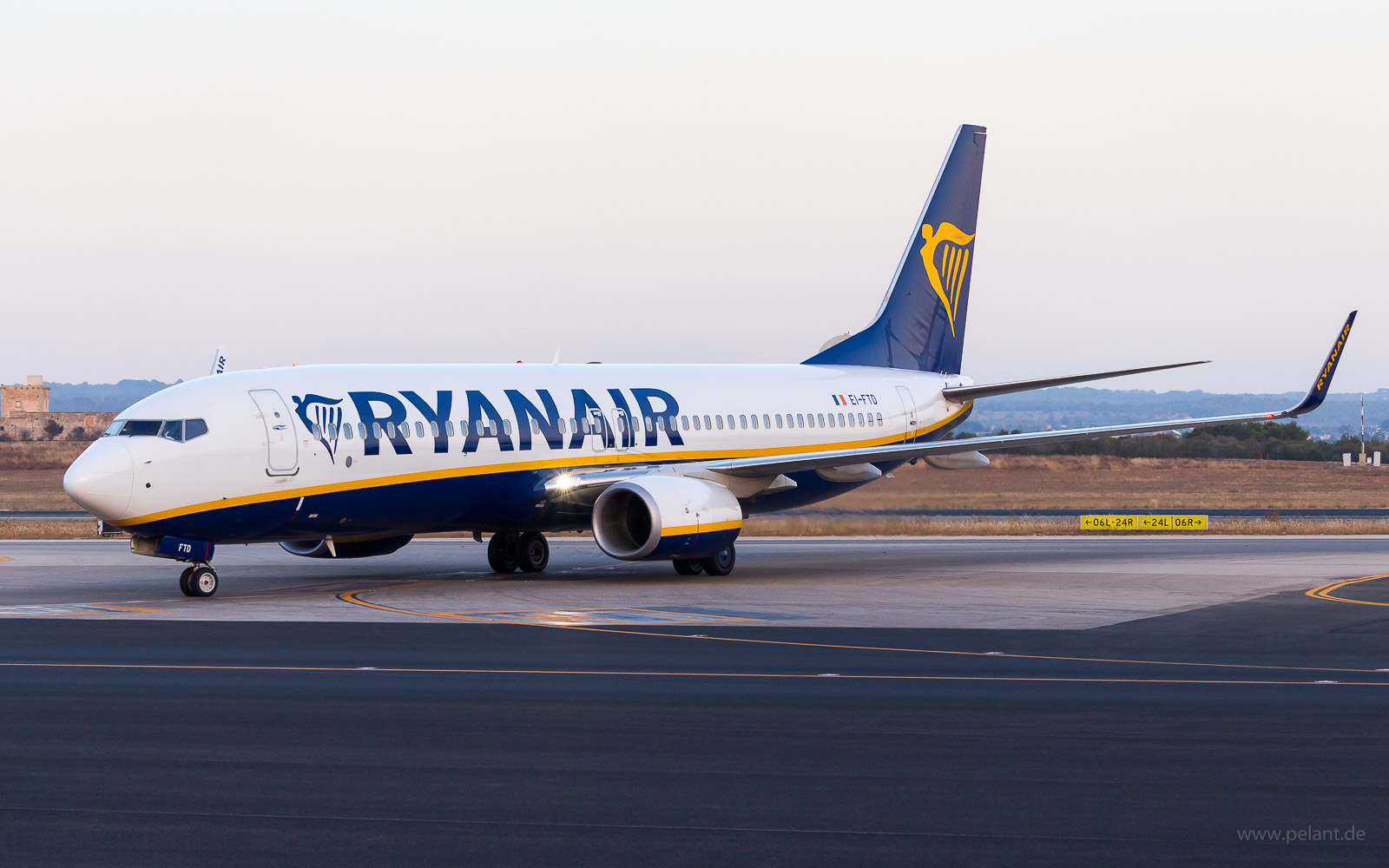 EI-FTD Ryanair Boeing 737-8AS in Palma de Mallorca / PMI