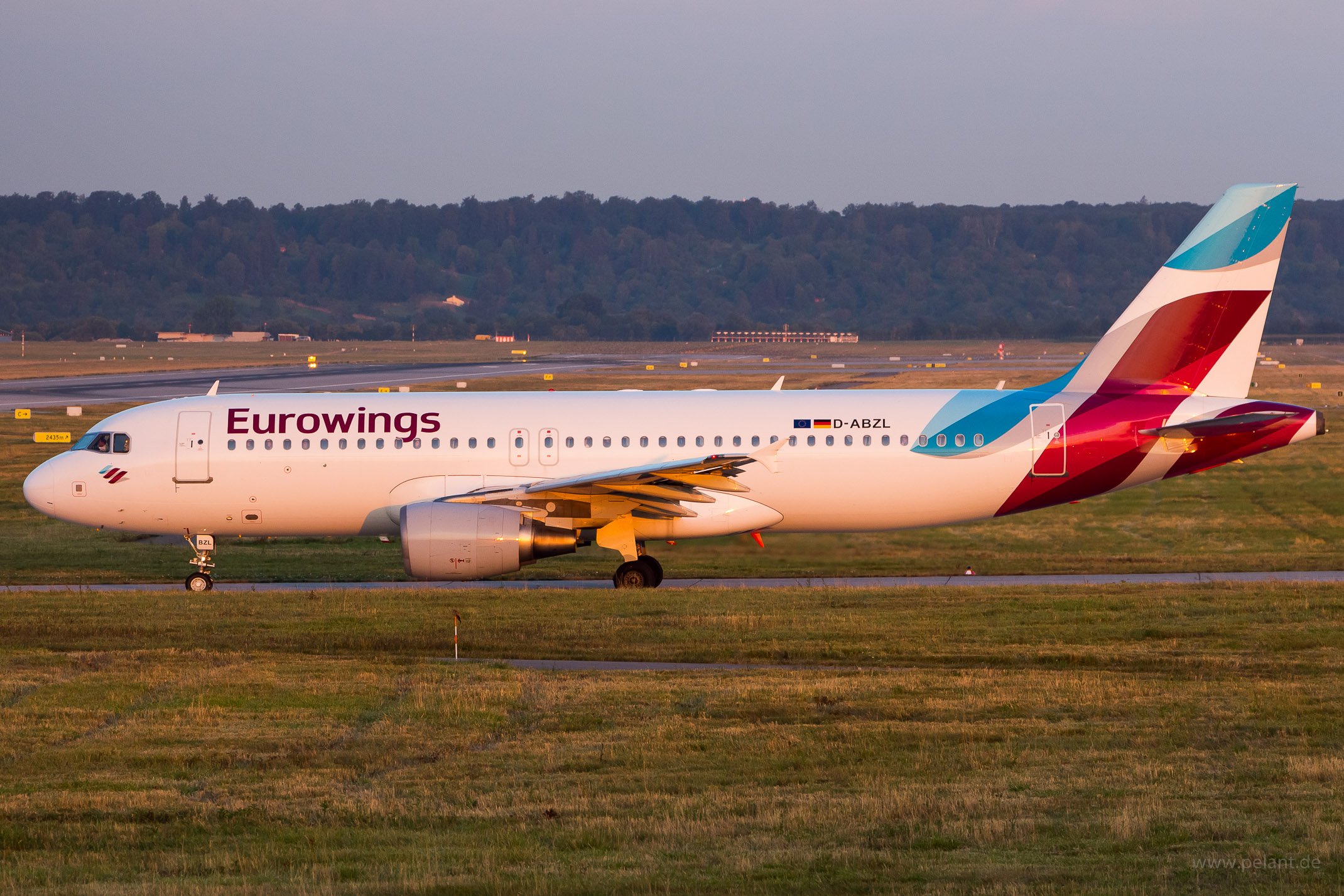 D-ABZL Eurowings Airbus A320-216 in Stuttgart / STR