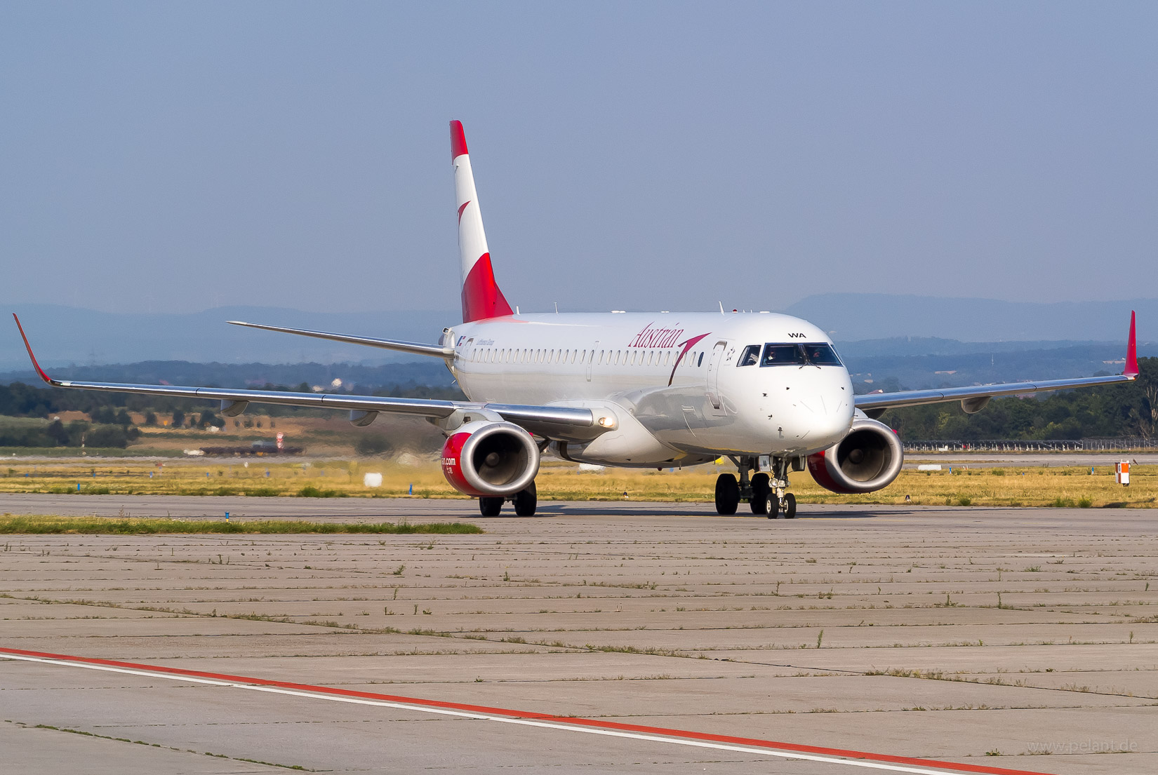 OE-LWA Austrian Airlines Embraer ERJ-195LR in Stuttgart / STR