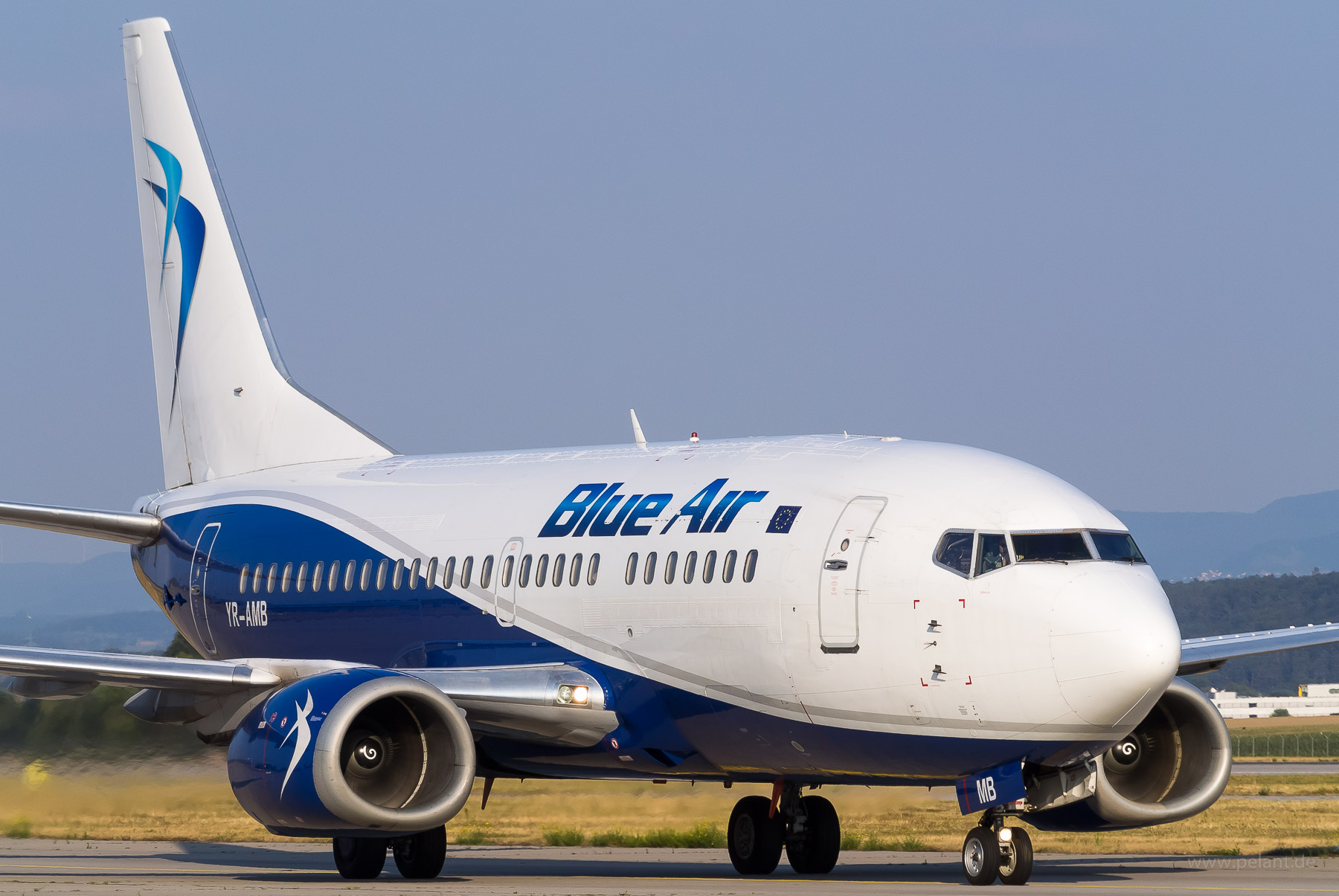 YR-AMB Blue Air Boeing 737-530 in Stuttgart / STR