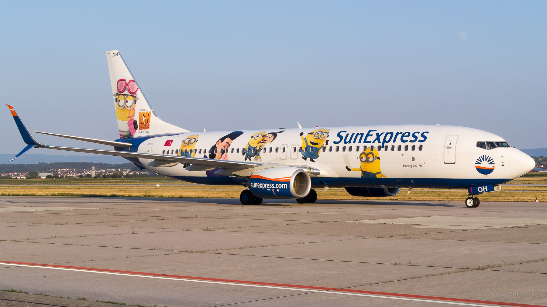 TC-SOH SunExpress Boeing 737-8HC in Stuttgart / STR (Minions Livery)