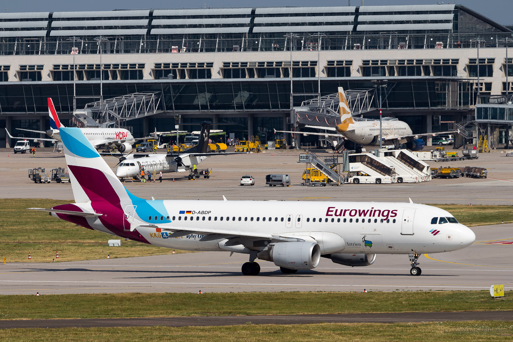 D-ABDP Eurowings Airbus A320-214 in Stuttgart / STR (Kroatien - Voller Leben Livery)