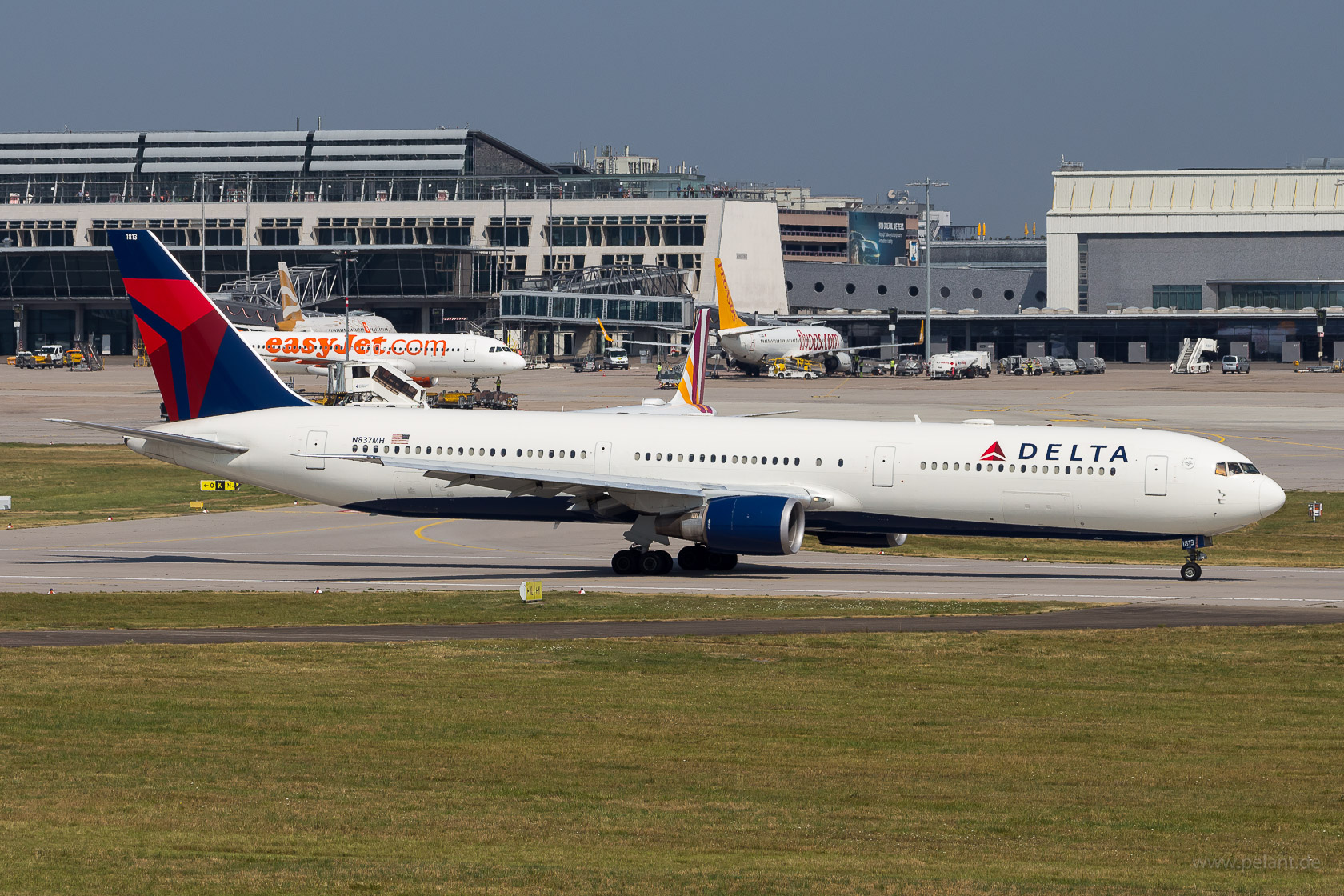 N837MH Delta Boeing 767-432ER in Stuttgart / STR