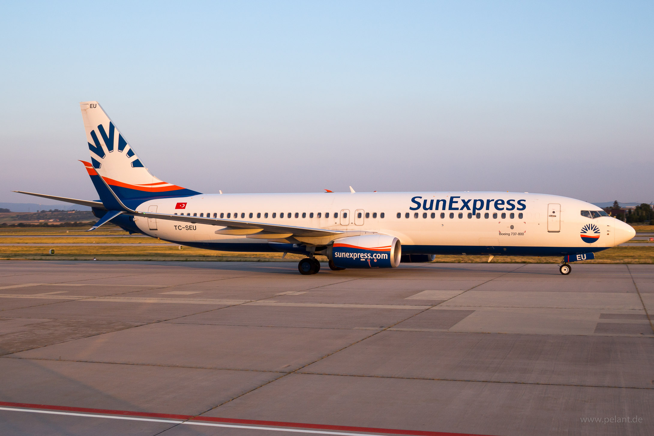 TC-SEU SunExpress Boeing 737-8HC in Stuttgart / STR