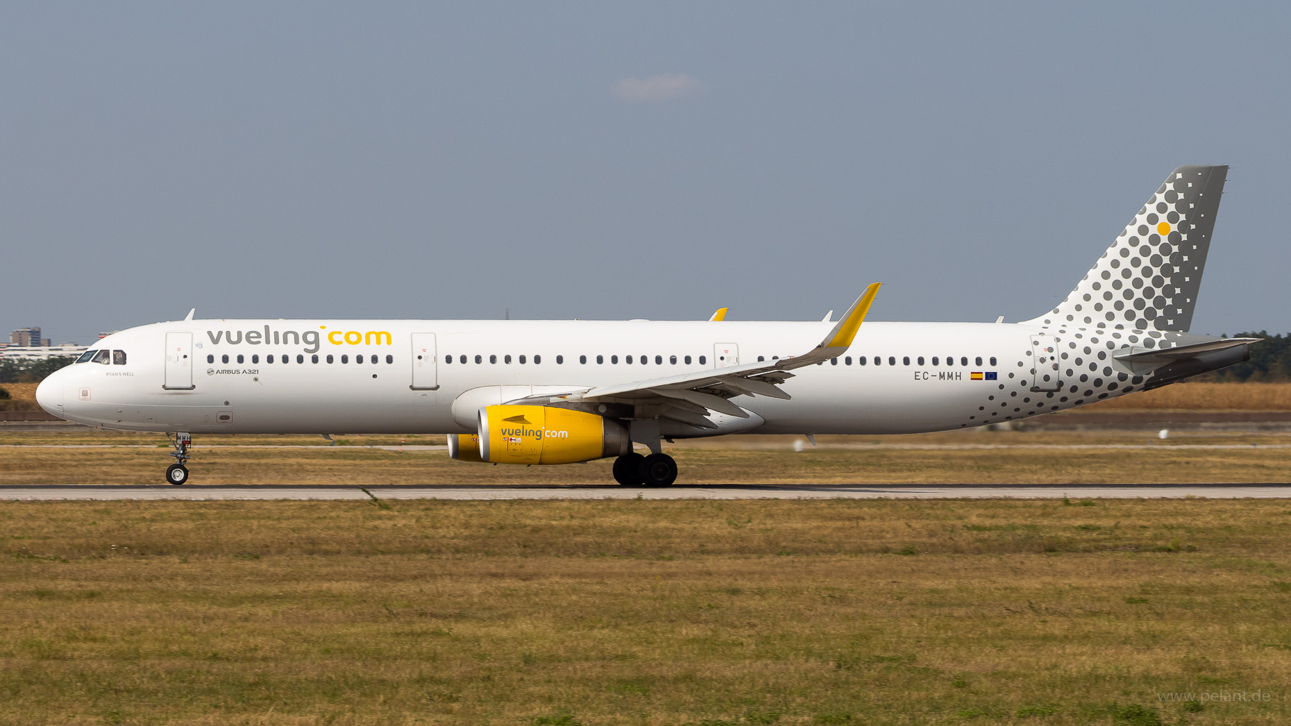 EC-MMH Vueling Airlines Airbus A321-231 in Stuttgart / STR