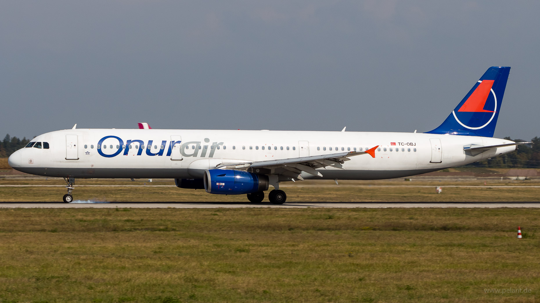 TC-OBJ Onur Air Airbus A321-231 in Stuttgart / STR