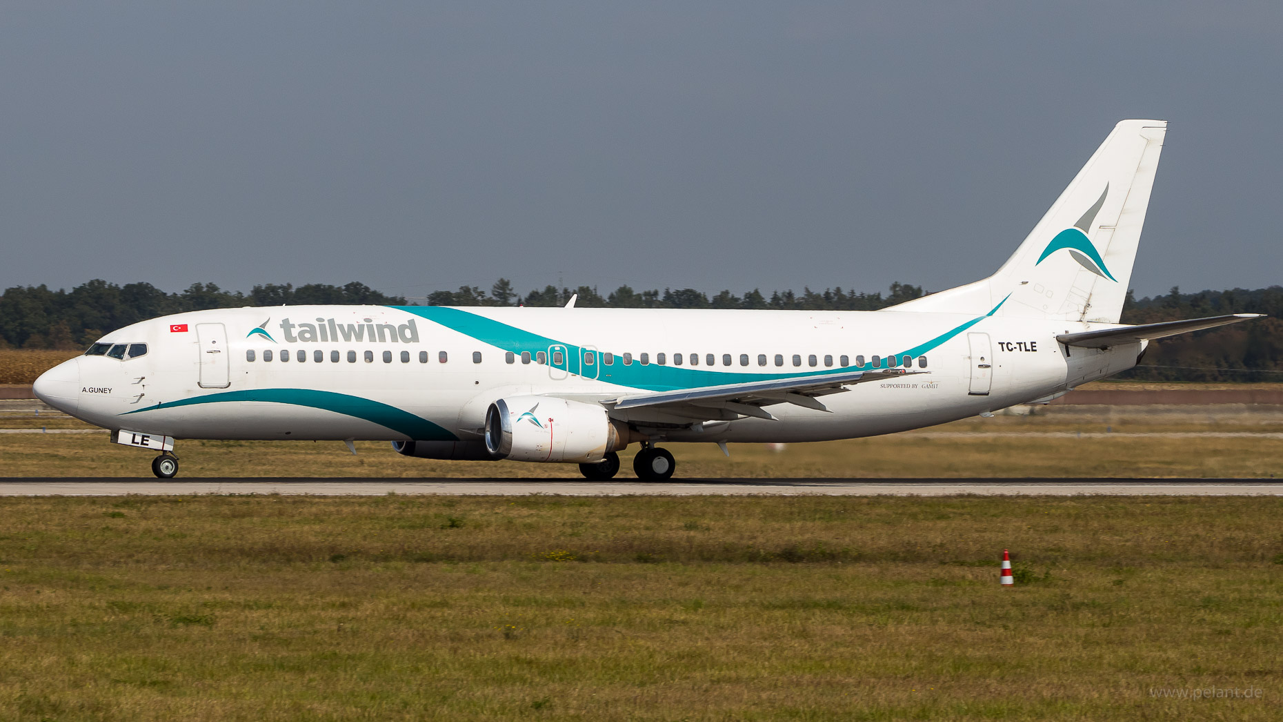 TC-TLE Tailwind Airlines Boeing 737-4Q8 in Stuttgart / STR