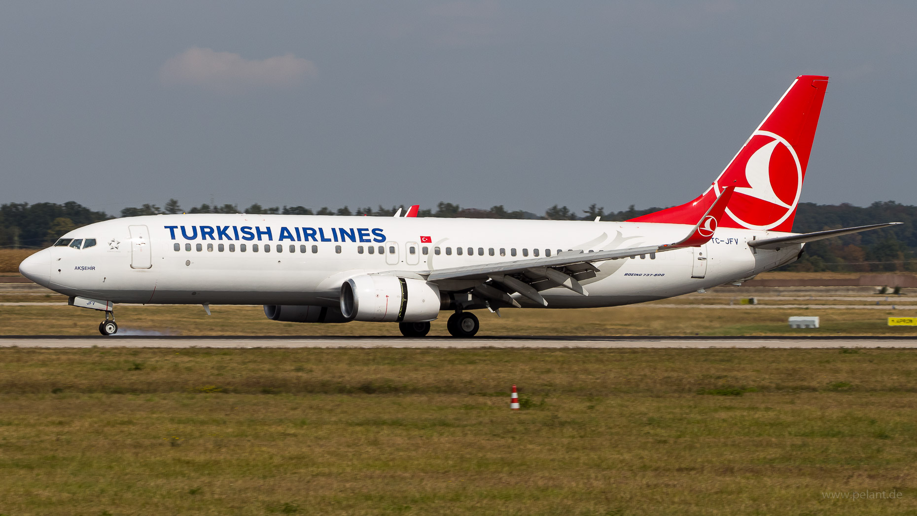 TC-JFV Turkish Airlines Boeing 737-8F2 in Stuttgart / STR