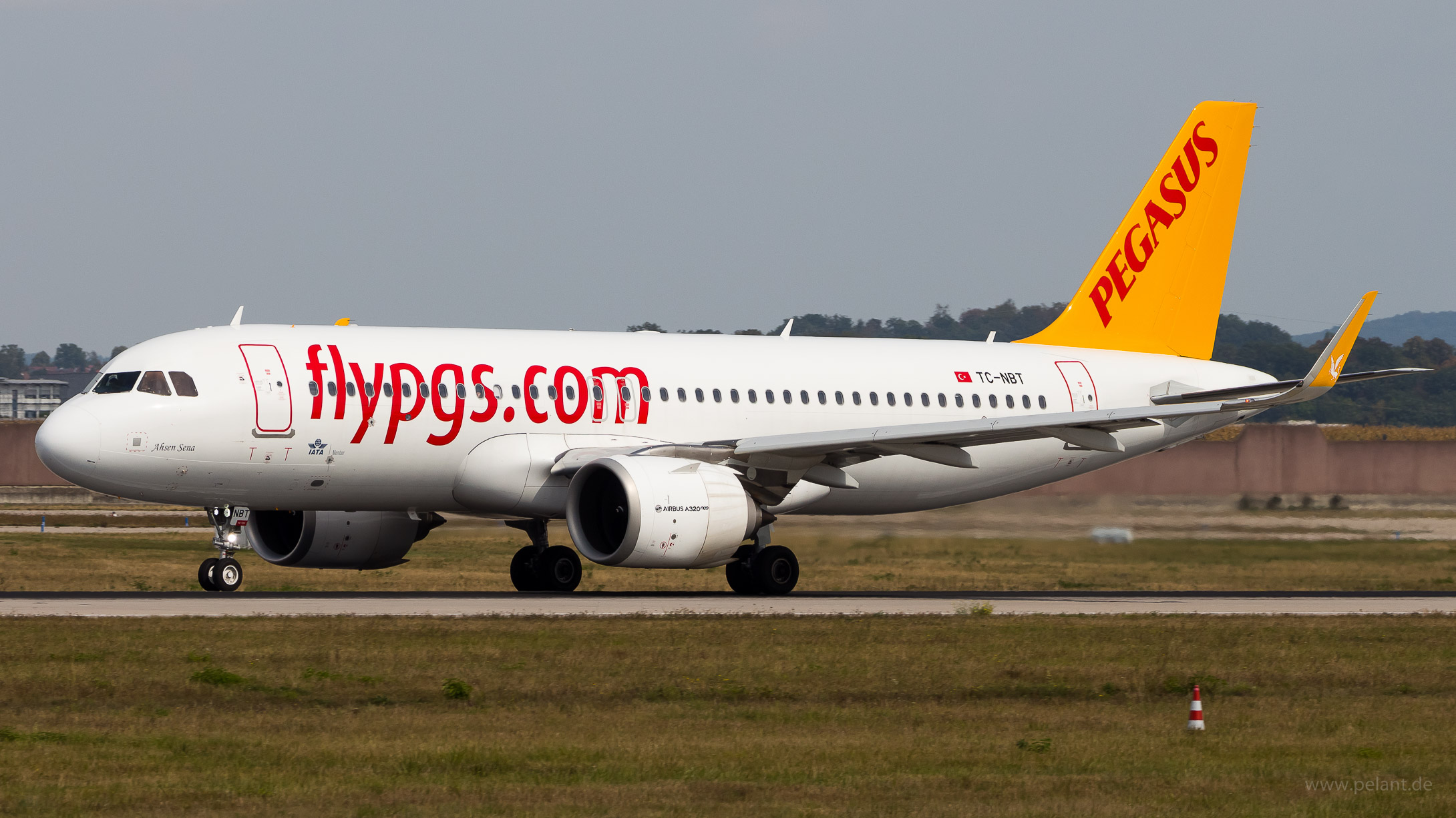 TC-NBT Pegasus Airlines Airbus A320-251N in Stuttgart / STR