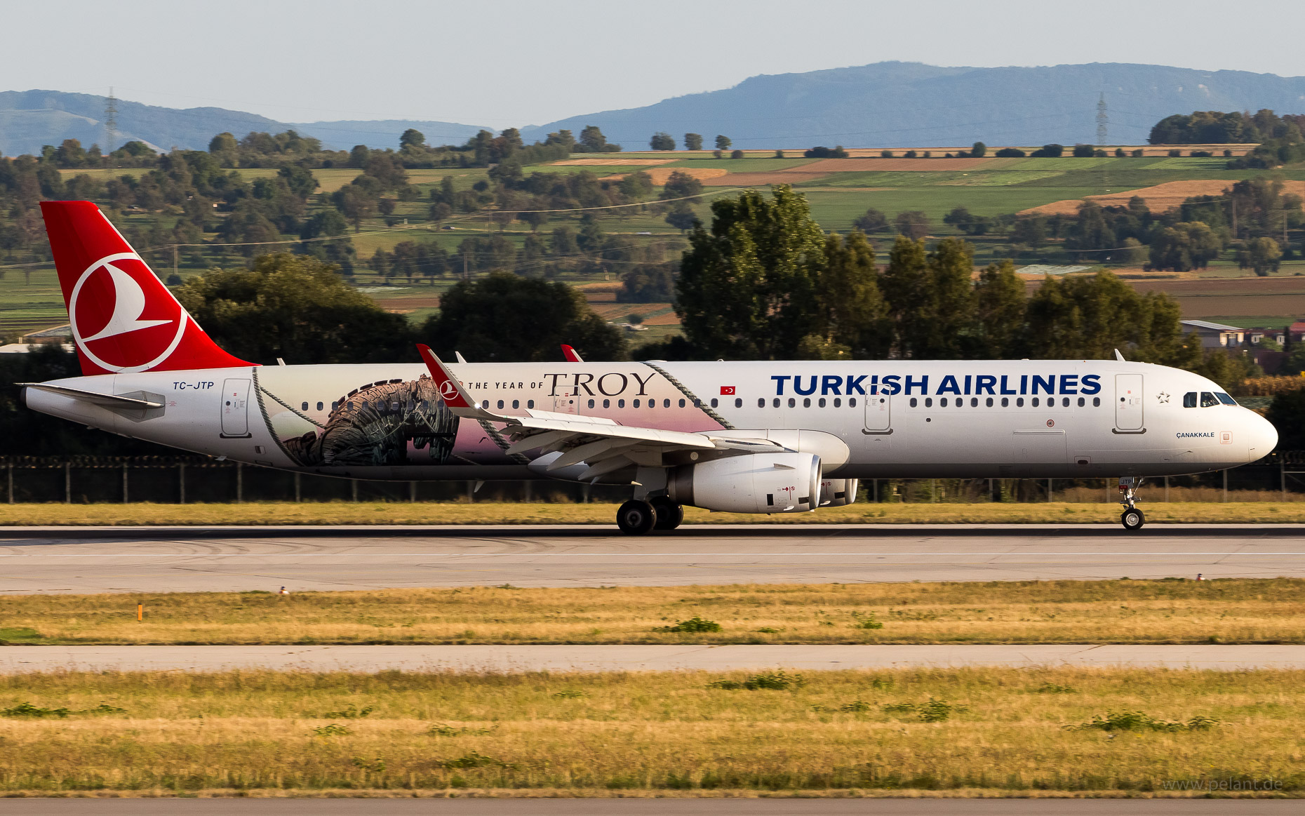 TC-JTP Turkish Airlines Airbus A321-231 in Stuttgart / STR (The Year of Troy Livery)
