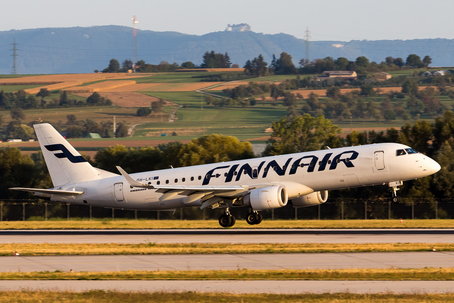 OH-LKI Finnair Embraer 190 in Stuttgart / STR