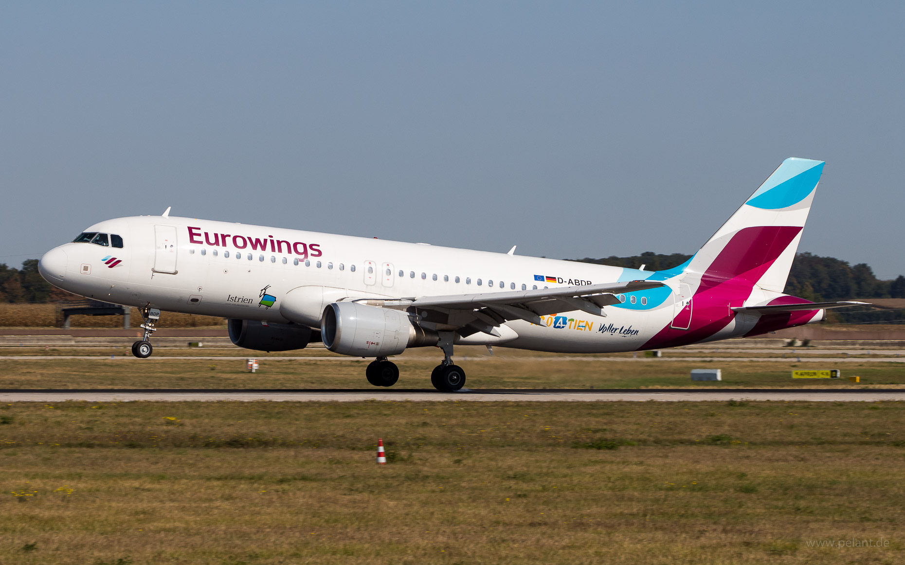 D-ABDP Eurowings Airbus A320-214 in Stuttgart / STR (Kroatien - Voller Leben Livery)