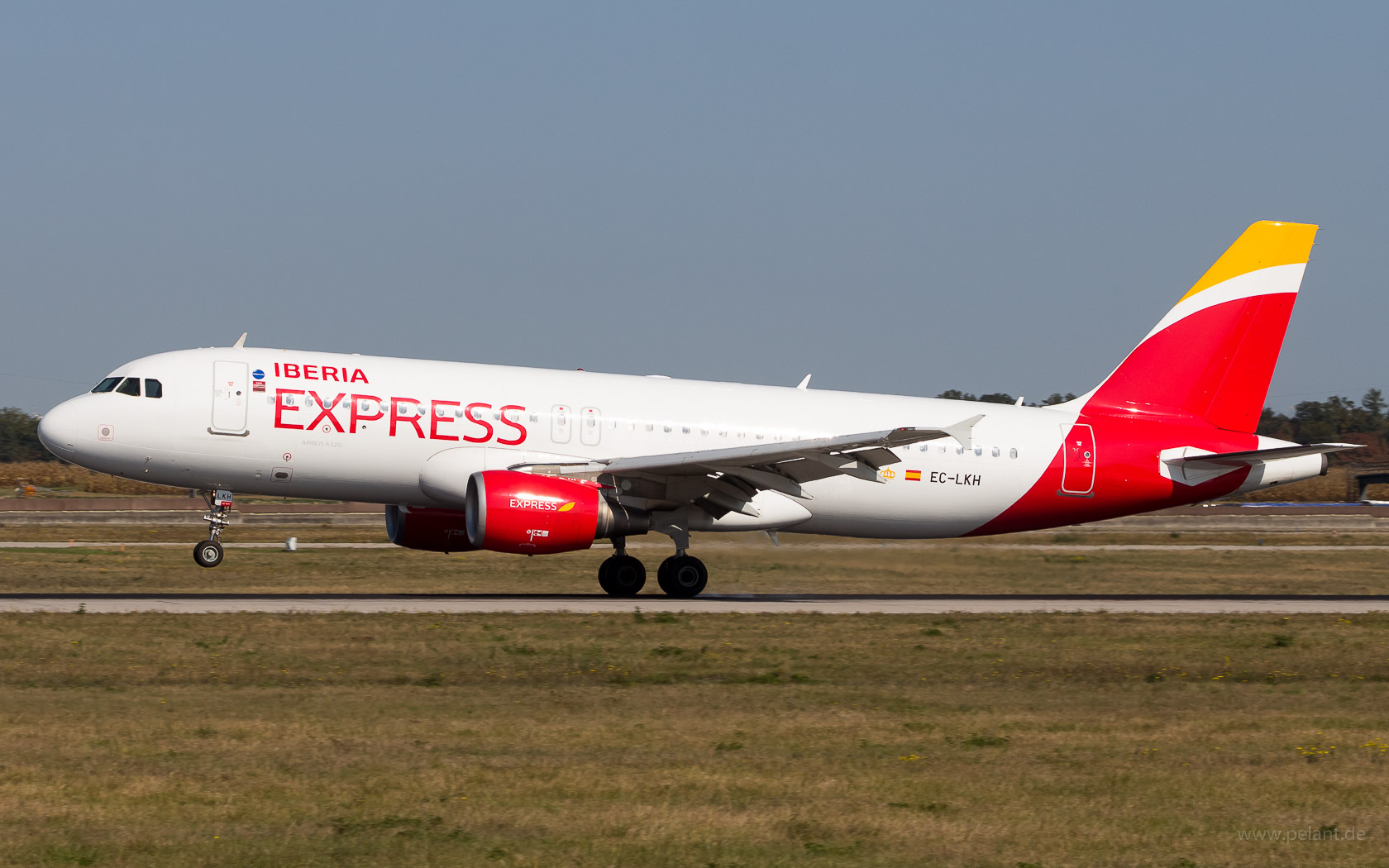 EC-LKH Iberia Express Airbus A320-214 in Stuttgart / STR