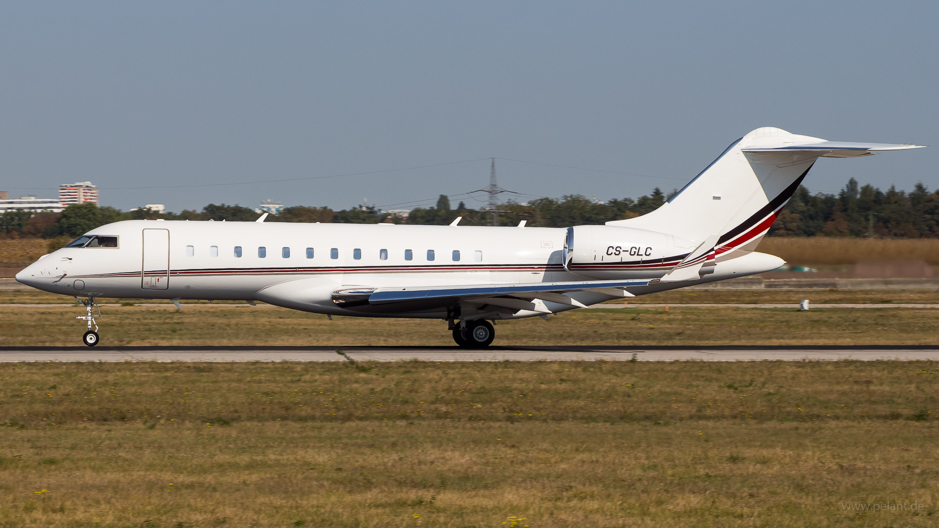 CS-GLC NetJets Bombardier Global 6000 in Stuttgart / STR