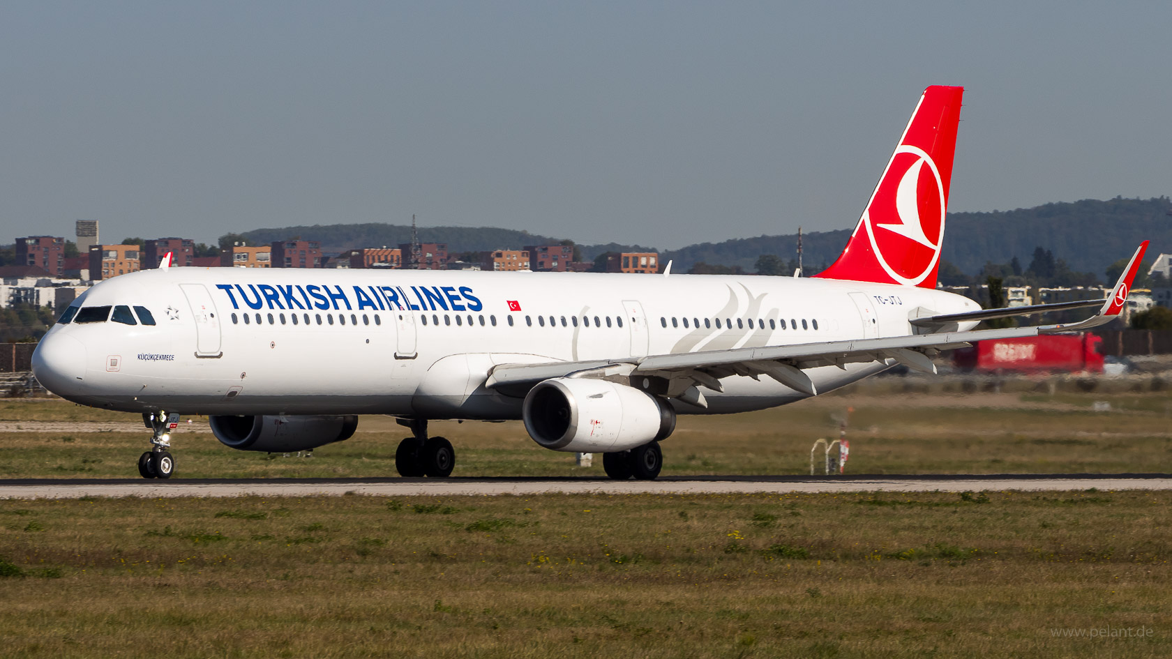 TC-JTJ Turkish Airlines Airbus A321-231 in Stuttgart / STR