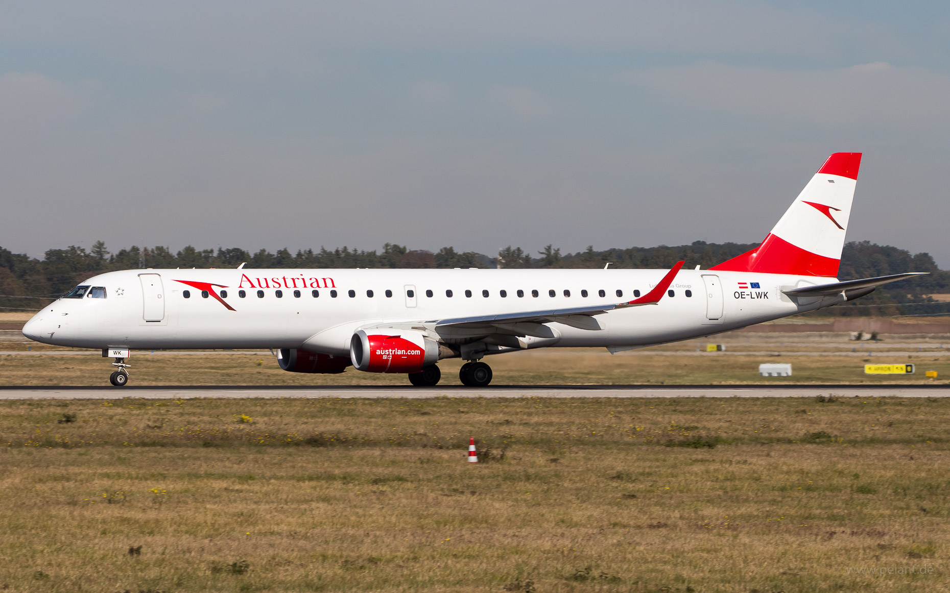 OE-LWK Austrian Airlines Embraer ERJ-195LR in Stuttgart / STR