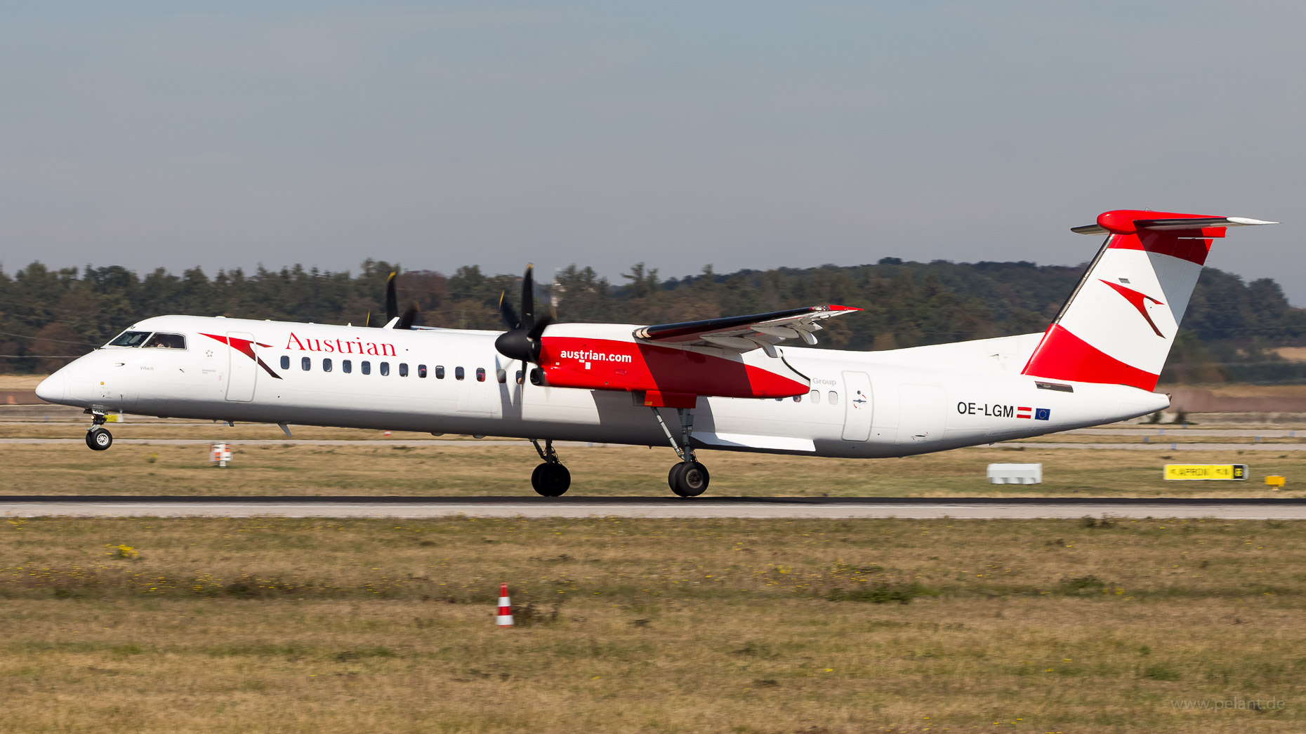 OE-LGM Austrian Airlines Dash 8Q-400 in Stuttgart / STR