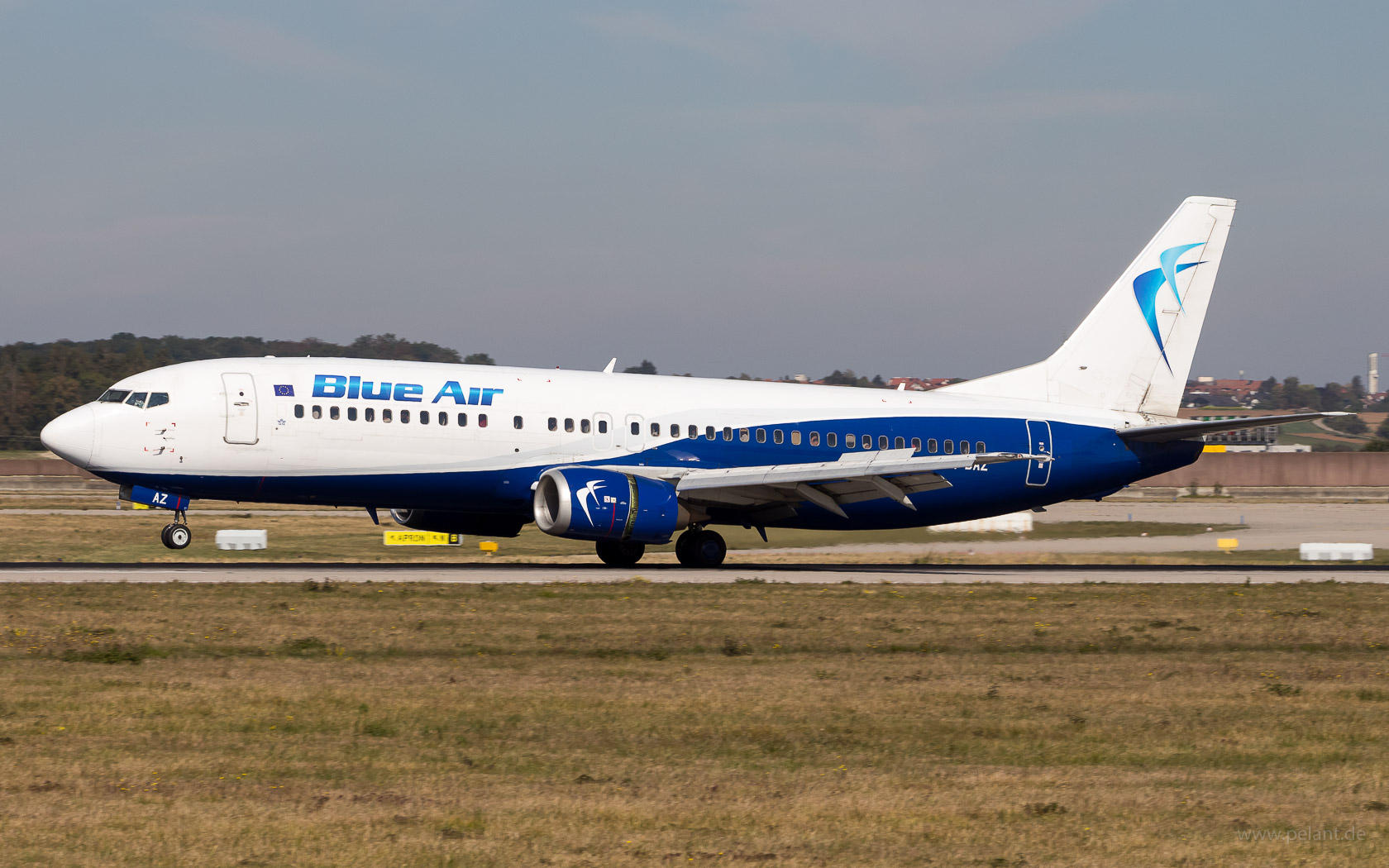 YR-BAZ Blue Air Boeing 737-405 in Stuttgart / STR