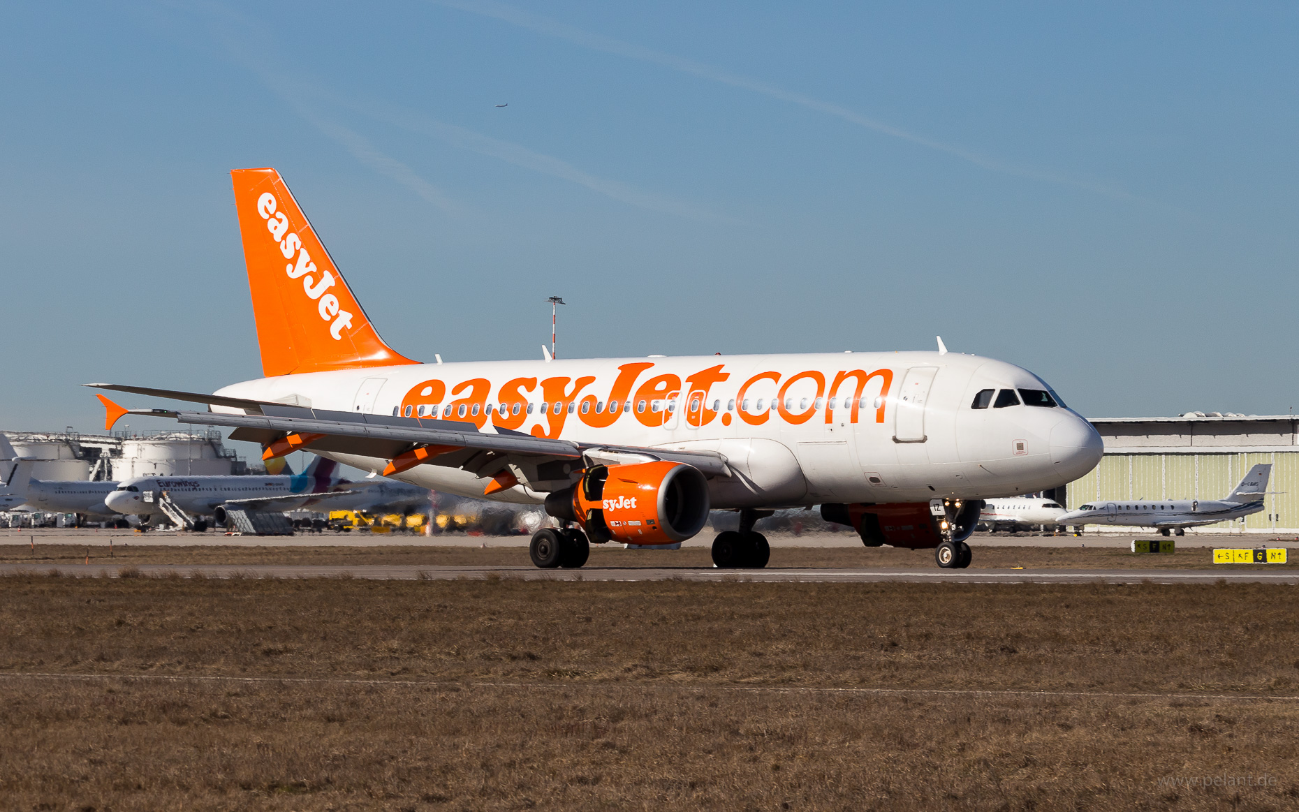 G-EZIZ easyJet Airbus A319-111 in Stuttgart / STR