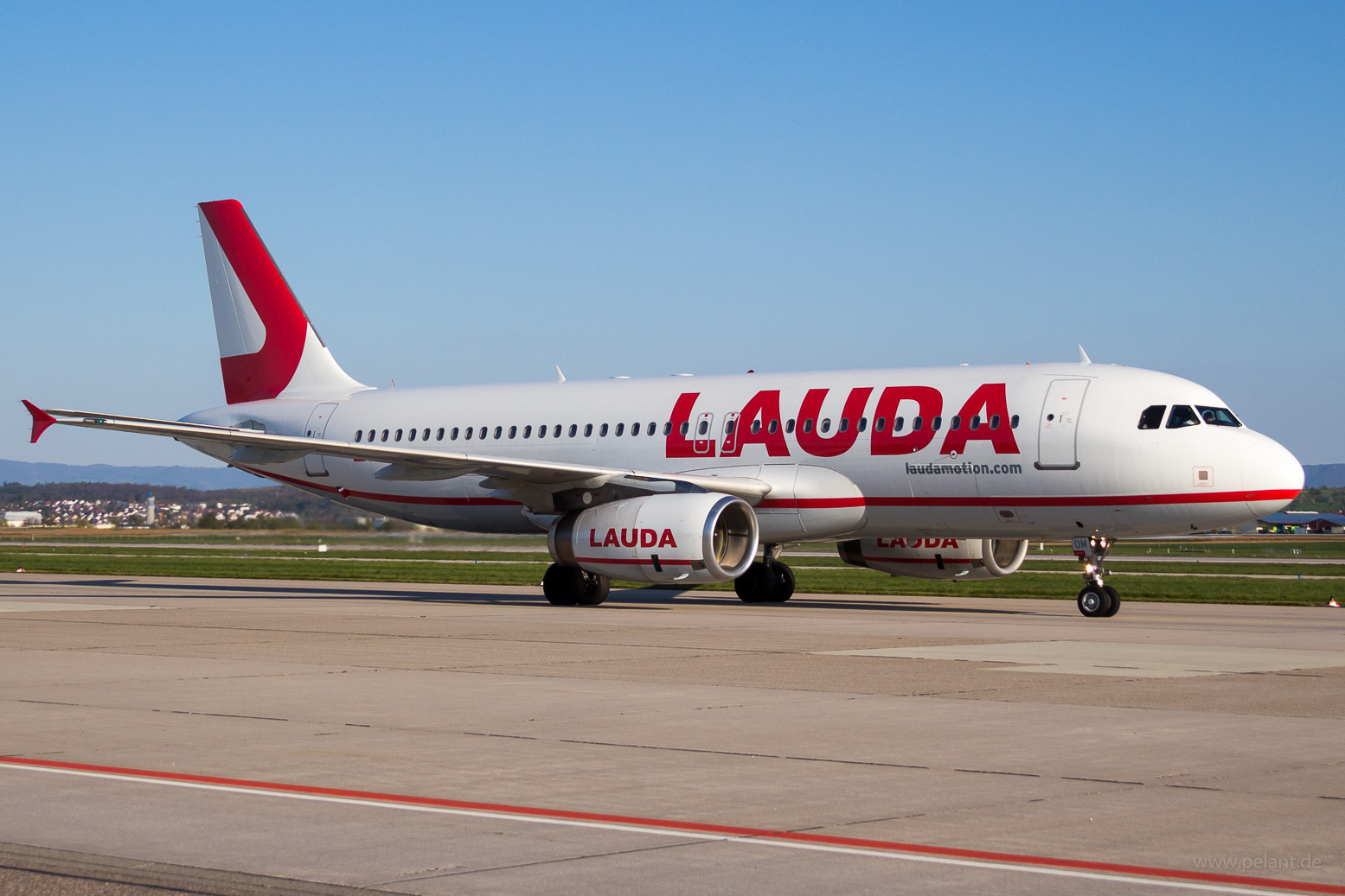 OE-LOM Laudamotion Airbus A320-232 in Stuttgart / STR