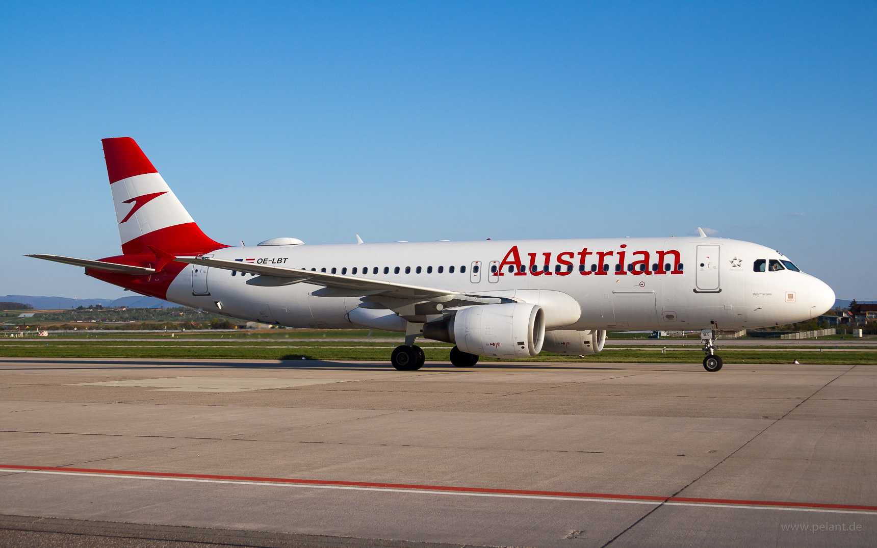 OE-LBT Austrian Airlines Airbus A320-214 in Stuttgart / STR