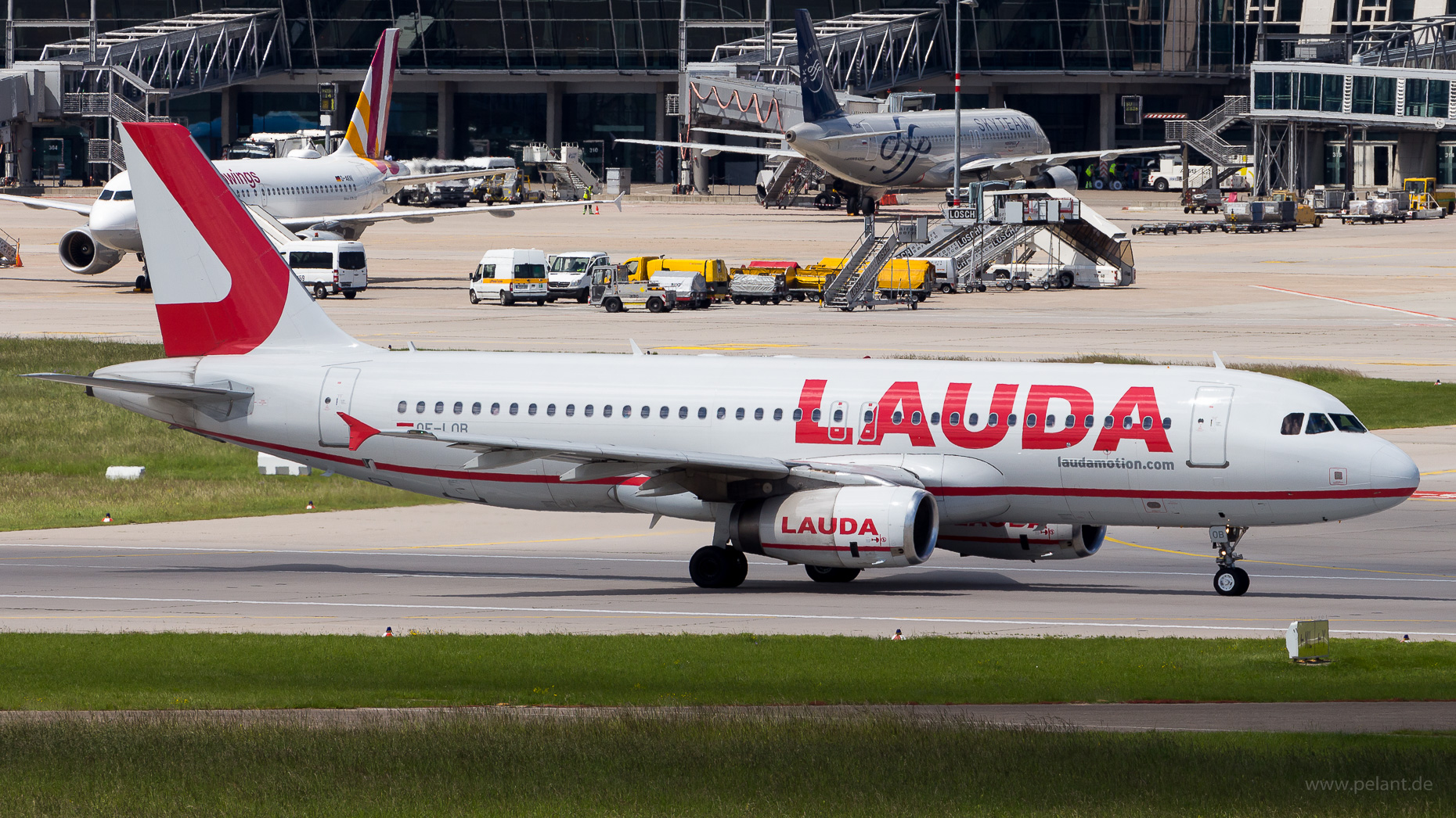 OE-LOB Laudamotion Airbus A320-232 in Stuttgart / STR