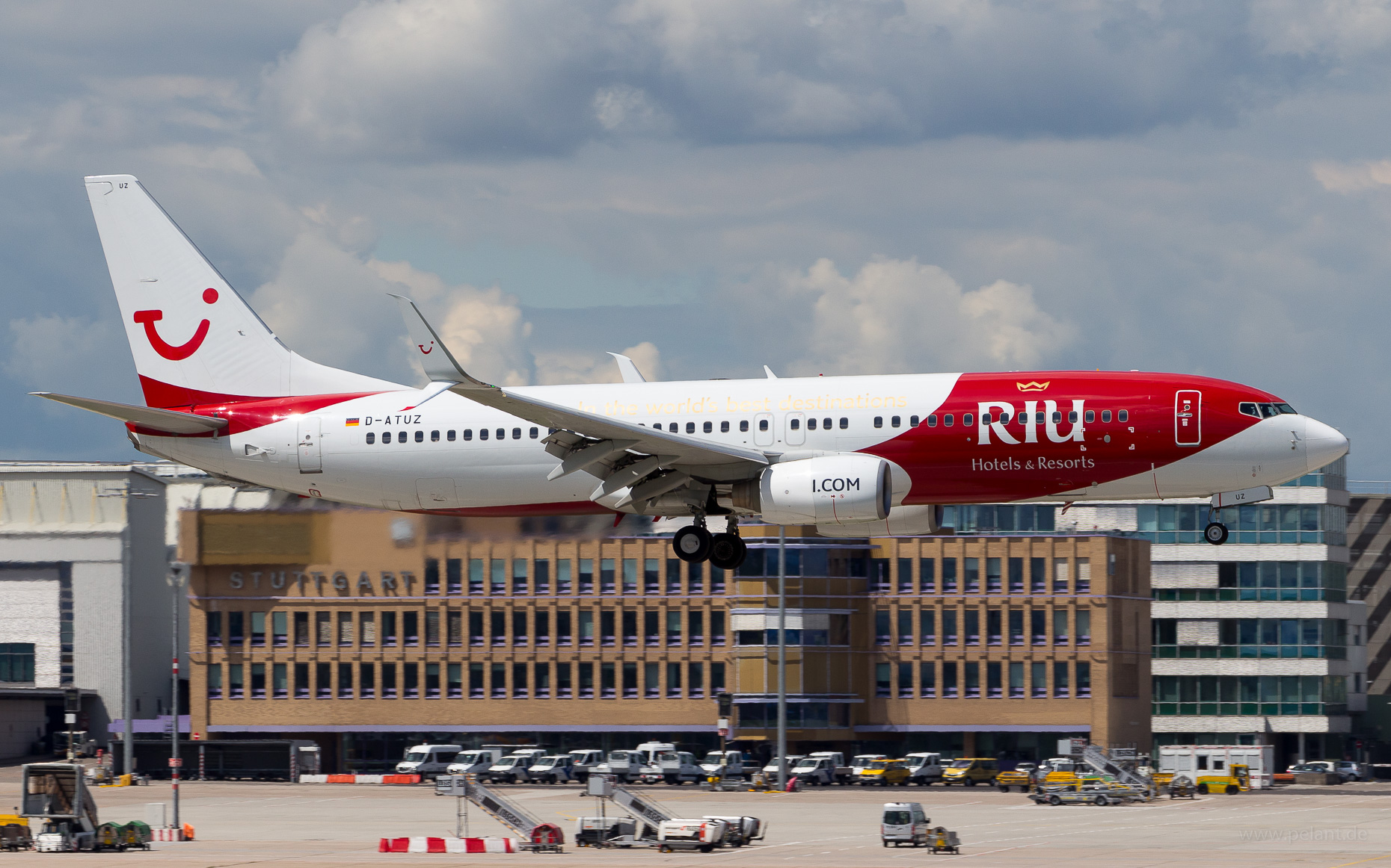 D-ATUZ TUIfly Boeing 737-8K5 in Stuttgart / STR (RIU Hotels & Resorts Livery)