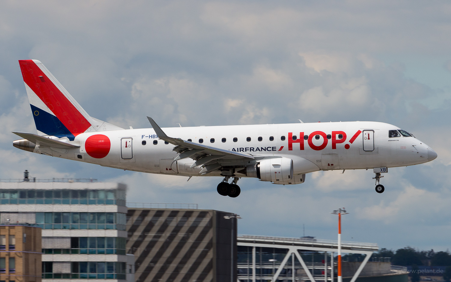 F-HBXB HOP! Embraer 170 in Stuttgart / STR