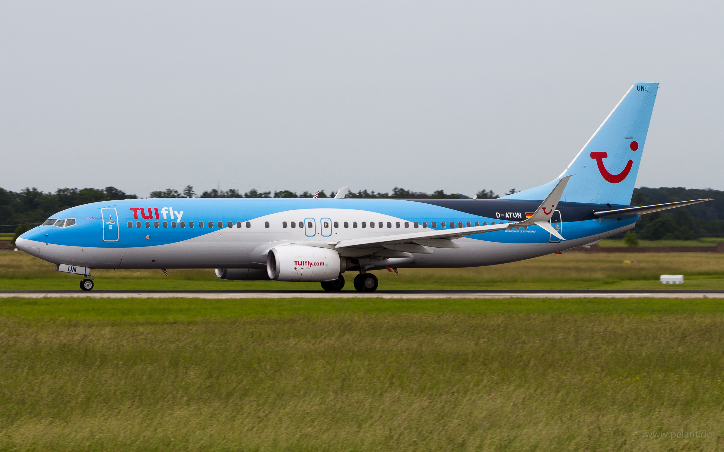 D-ATUN TUIfly Boeing 737-8K5 in Stuttgart / STR