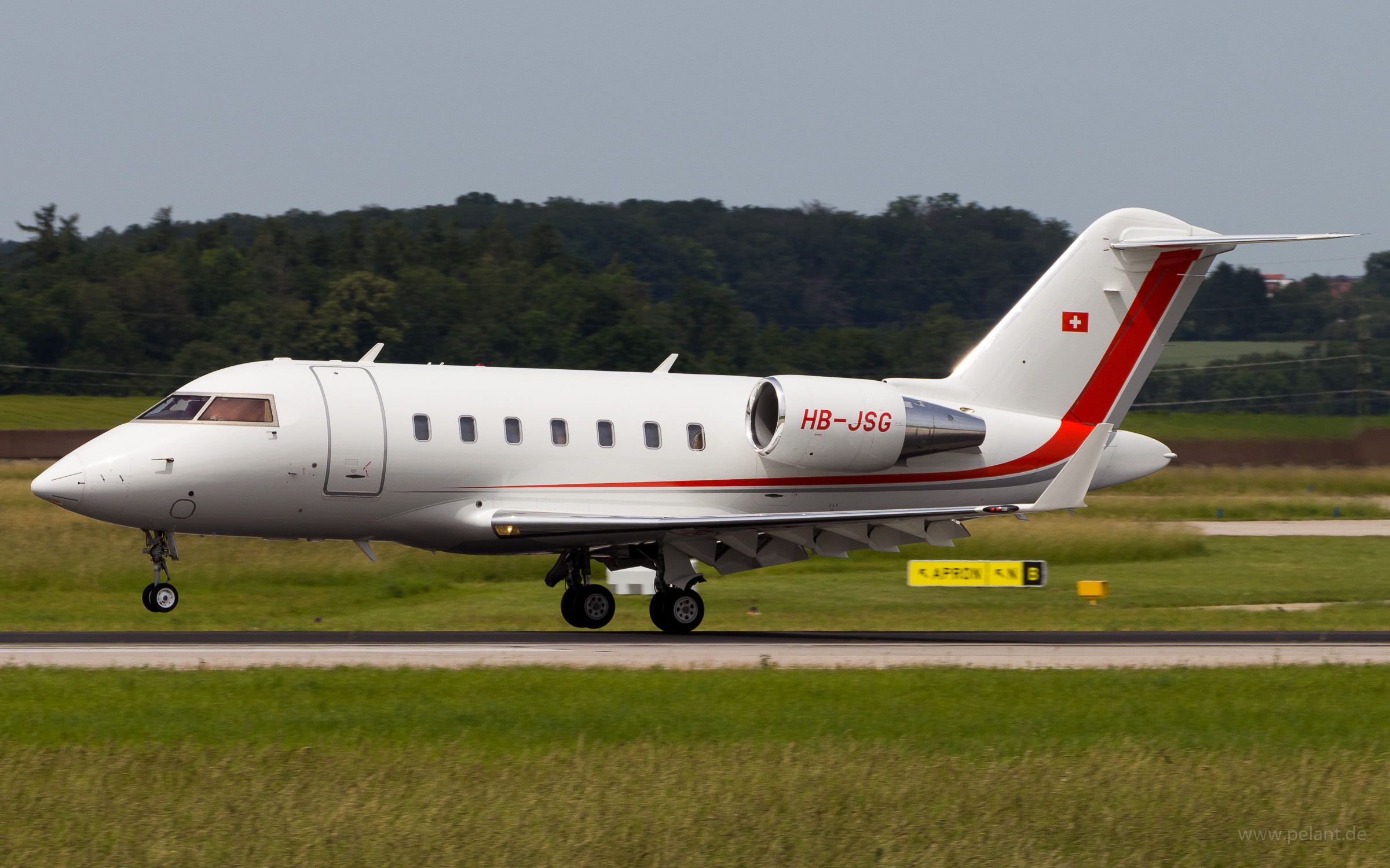 HB-JSG ? Canadair Challenger 605 in Stuttgart / STR