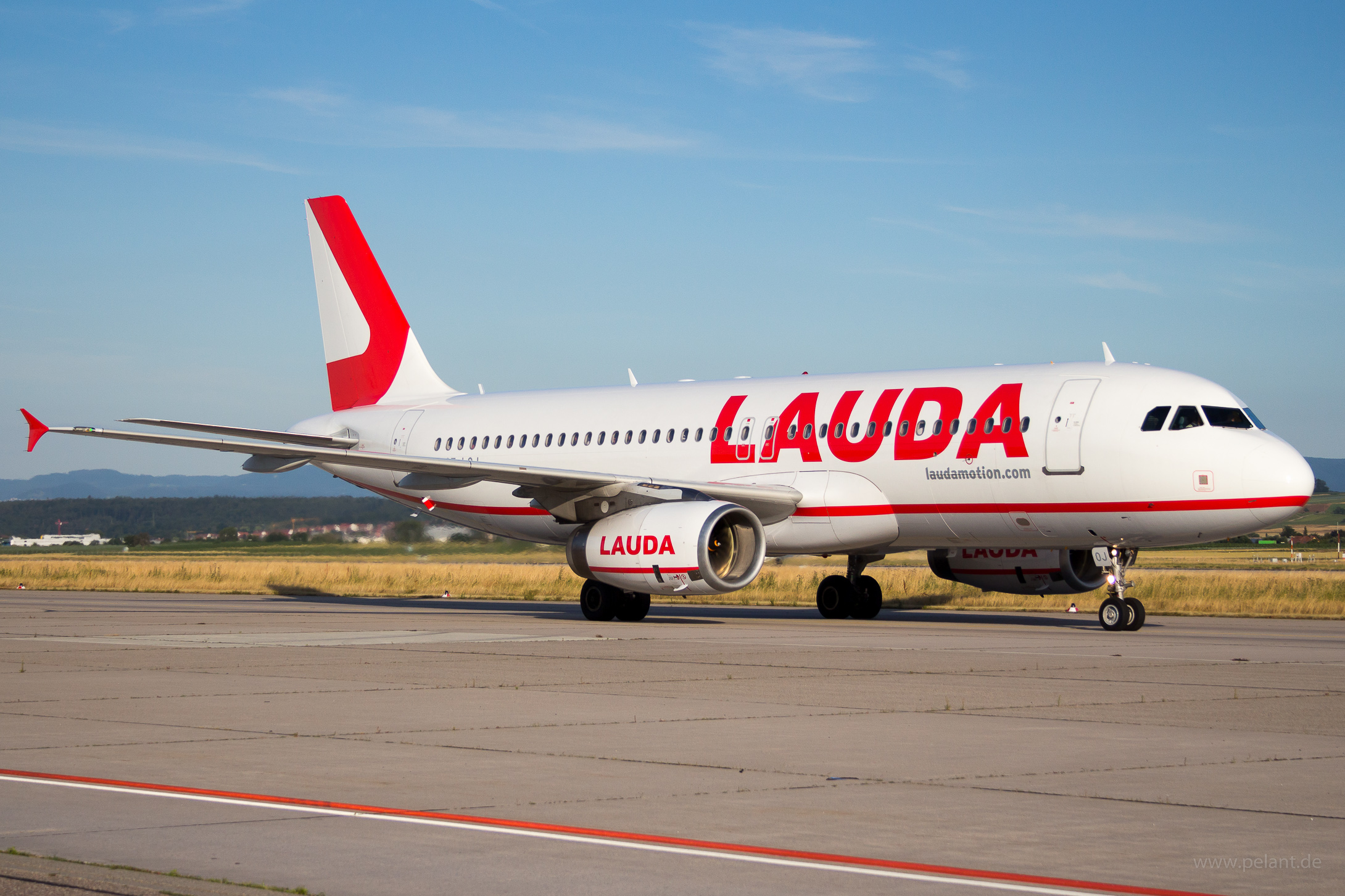 OE-LOJ Laudamotion Airbus A320-232 in Stuttgart / STR