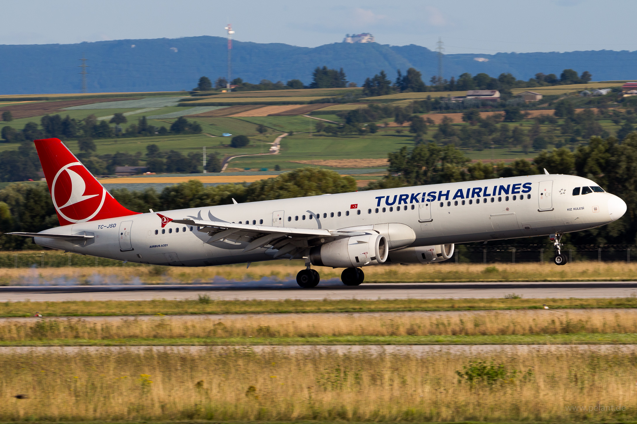 TC-JSD Turkish Airlines Airbus A321-231 in Stuttgart / STR