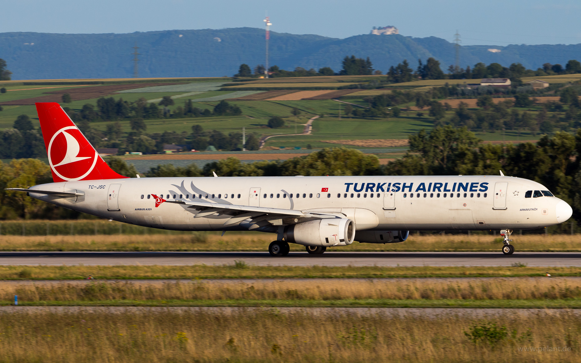 TC-JSC Turkish Airlines Airbus A321-231 in Stuttgart / STR