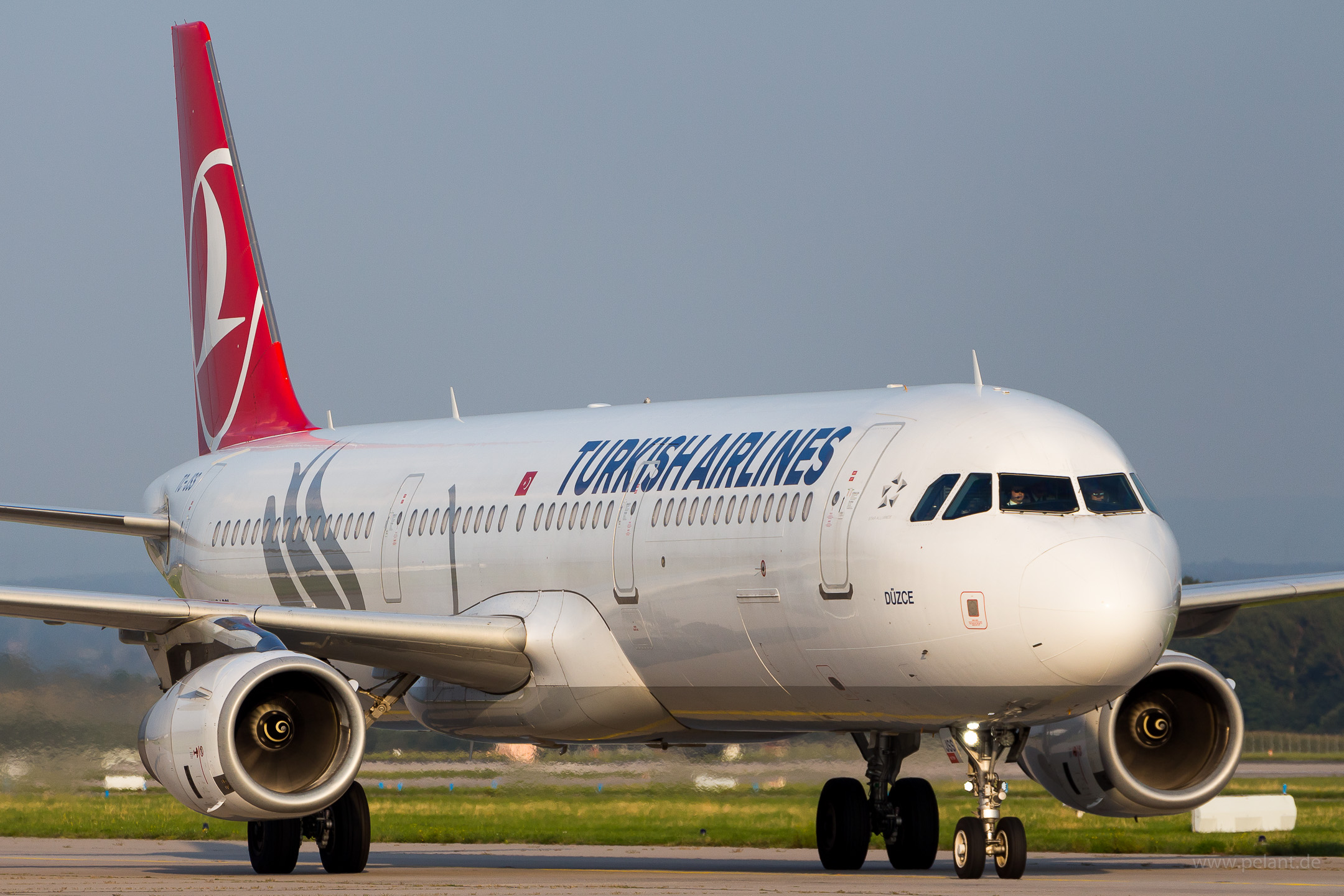 TC-JSS Turkish Airlines Airbus A321-231 in Stuttgart / STR