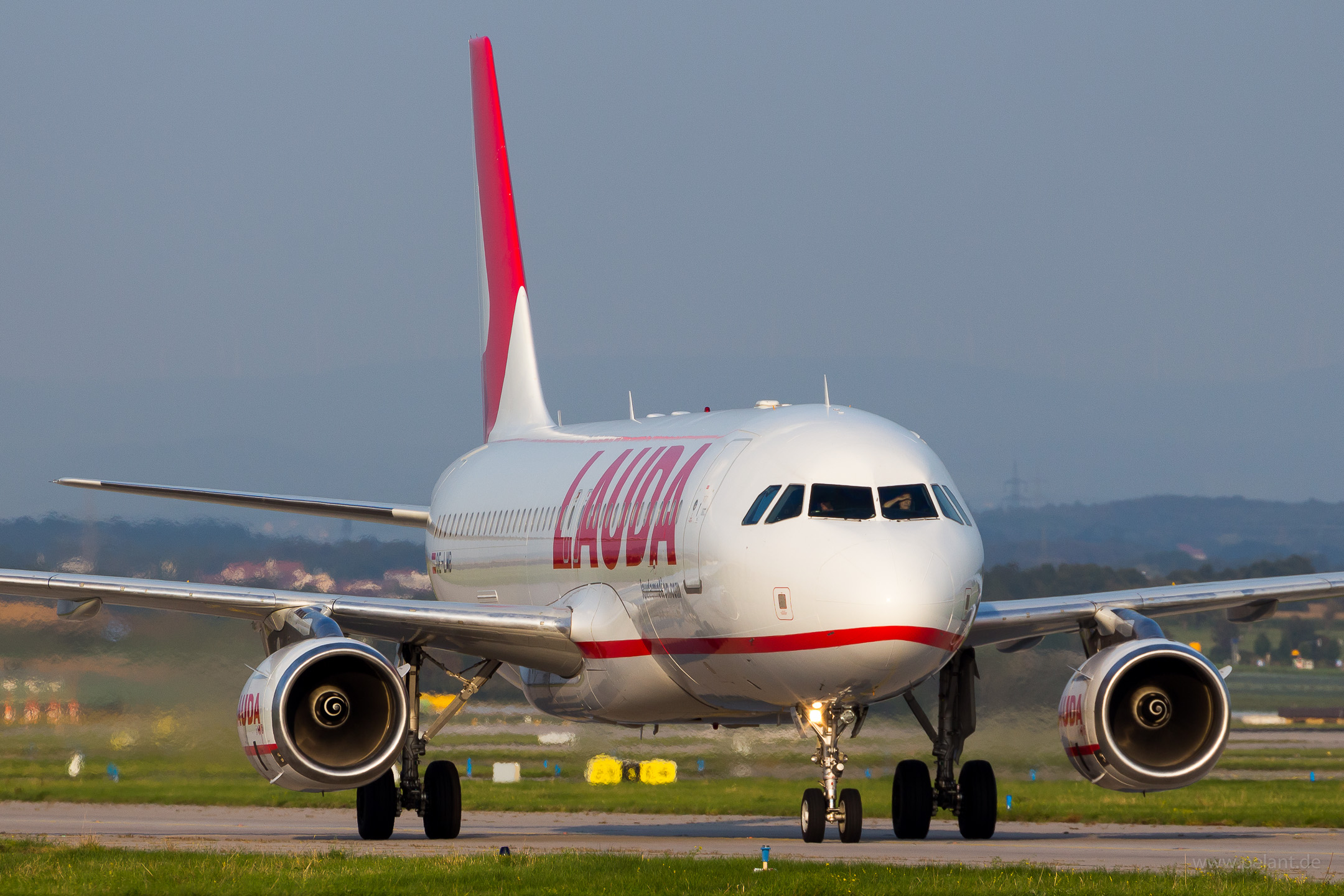 OE-LMB Laudamotion Airbus A320-232 in Stuttgart / STR