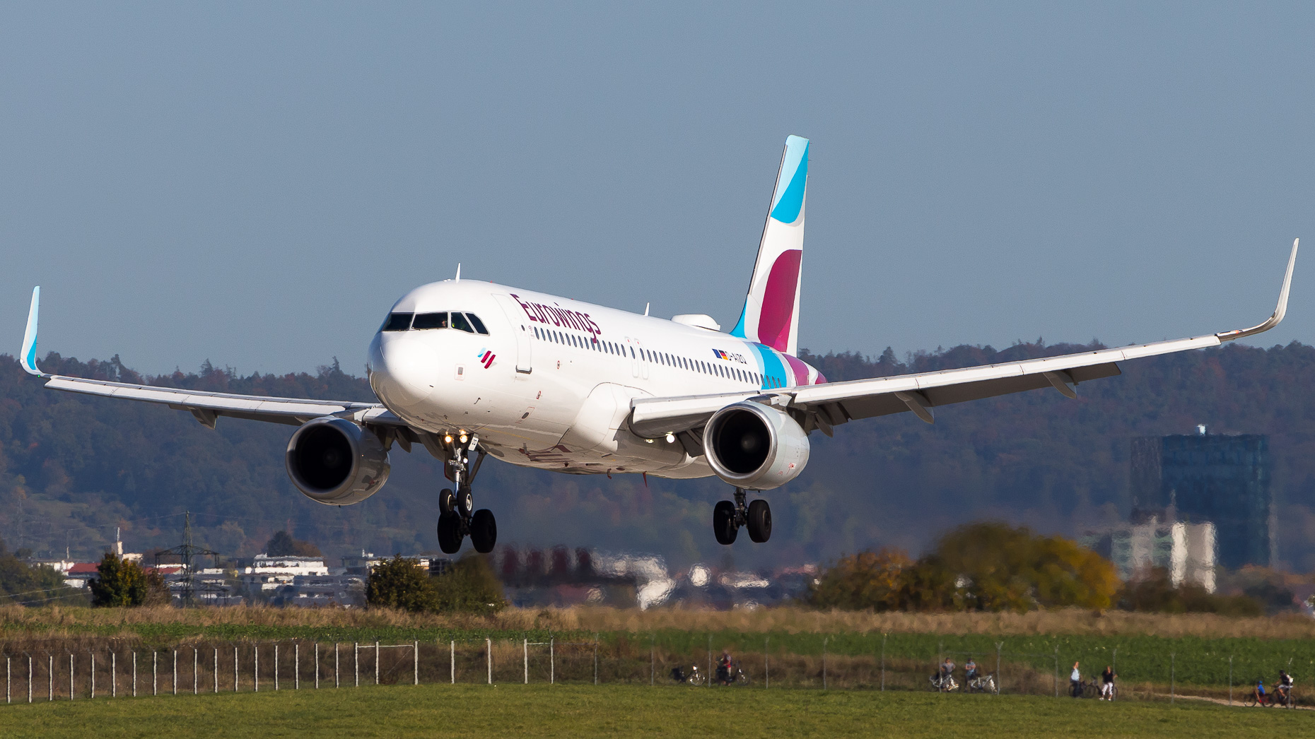 D-AIZQ Eurowings Airbus A320-214 in Stuttgart / STR
