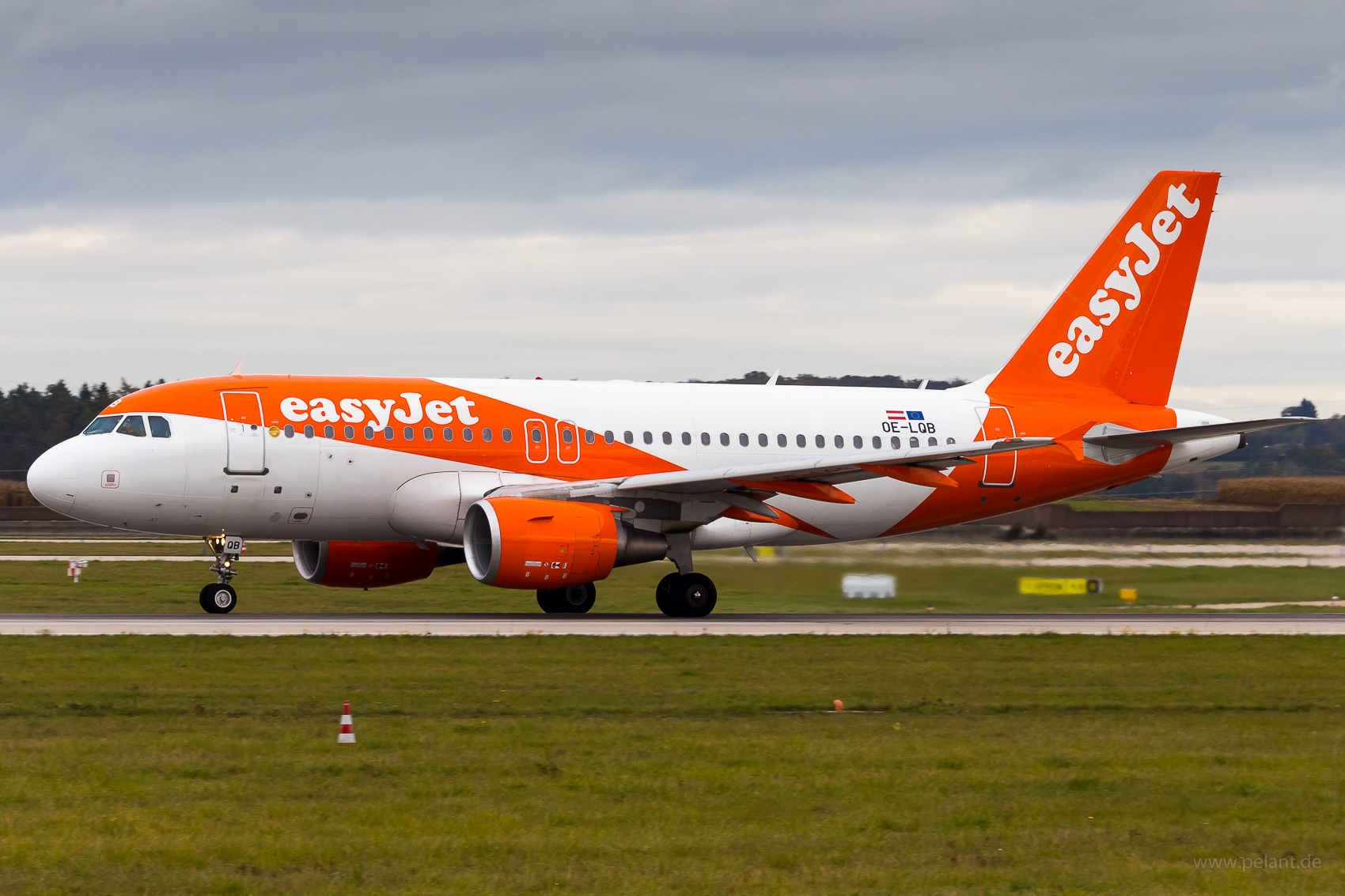 OE-LQB easyJet Airbus A319-111 in Stuttgart / STR