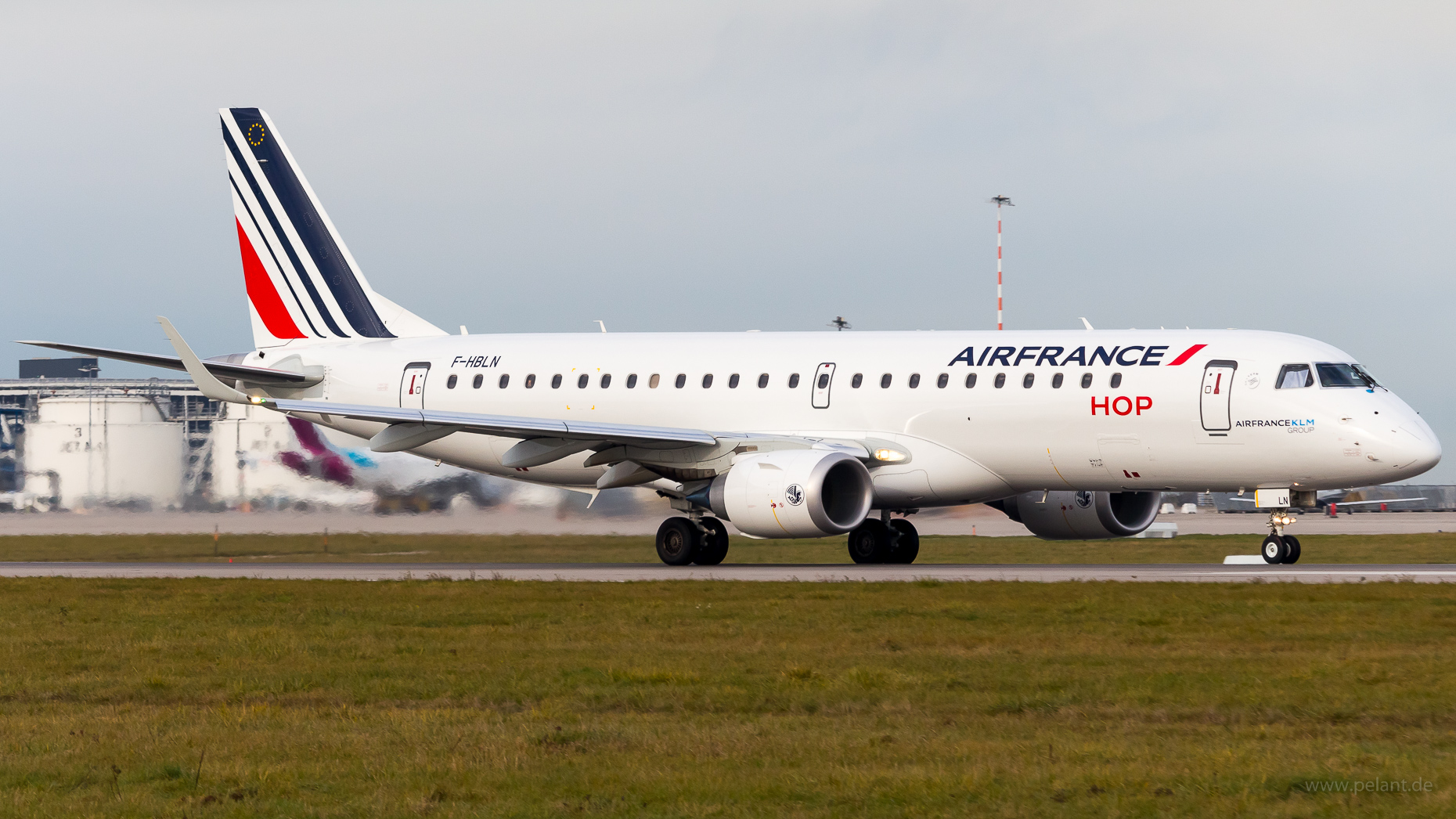 F-HBLN HOP! Embraer 190 in Stuttgart / STR