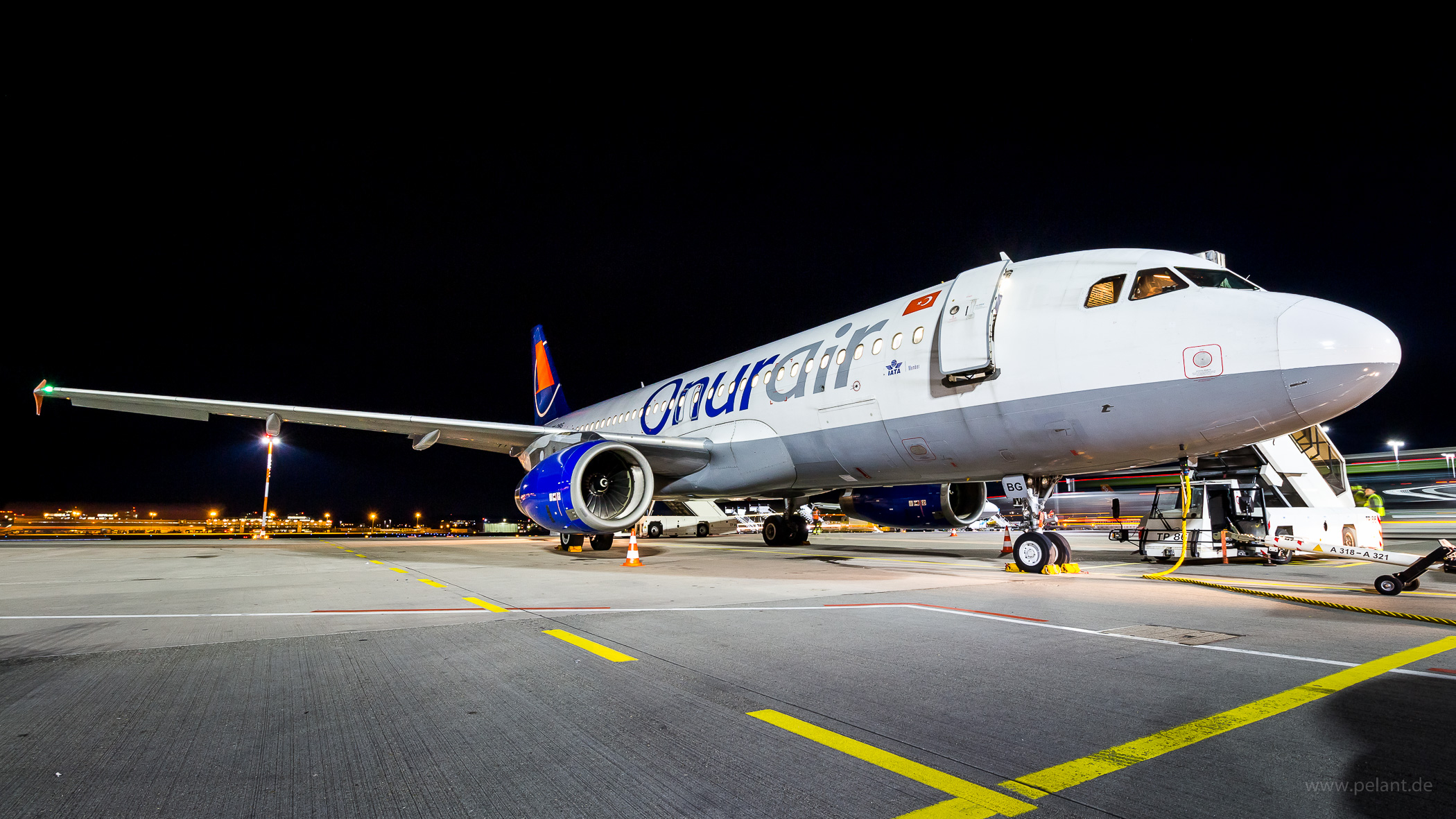 TC-OBG Onur Air Airbus A320-233 in Stuttgart / STR