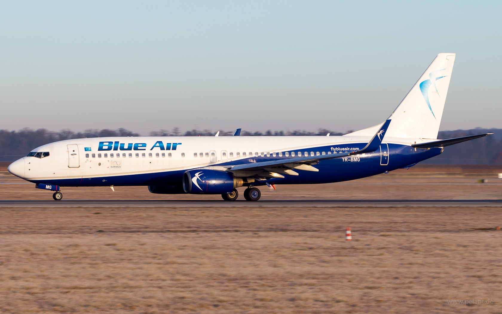YR-BMG Blue Air Boeing 737-86N in Stuttgart / STR